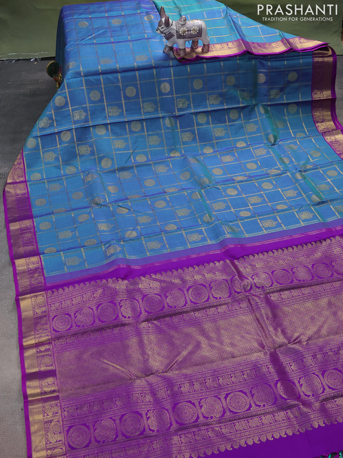 Pure kanchipuram silk saree blue shade and purple with allover zari checks & buttas and zari woven border - Image 3