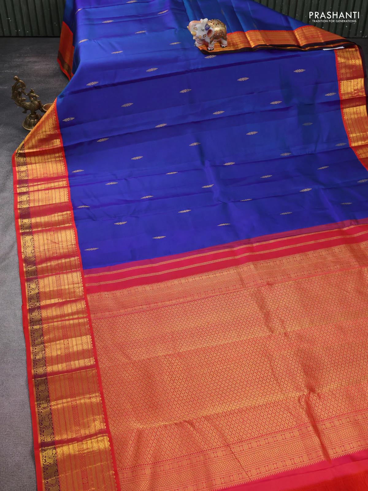 Pure kanchipuram silk saree blue with zari woven buttas and ganga jamuna border - Image 2