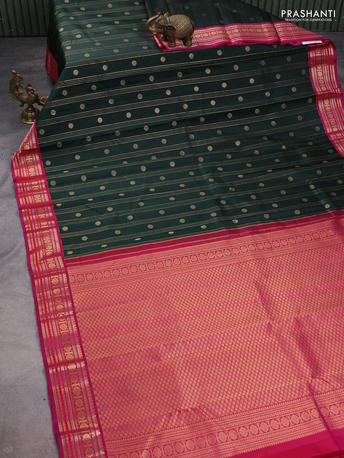 Pure kanchipuram silk saree bottle green and pink with allover zari weaves & buttas and rich zari woven korvai border - Image 2