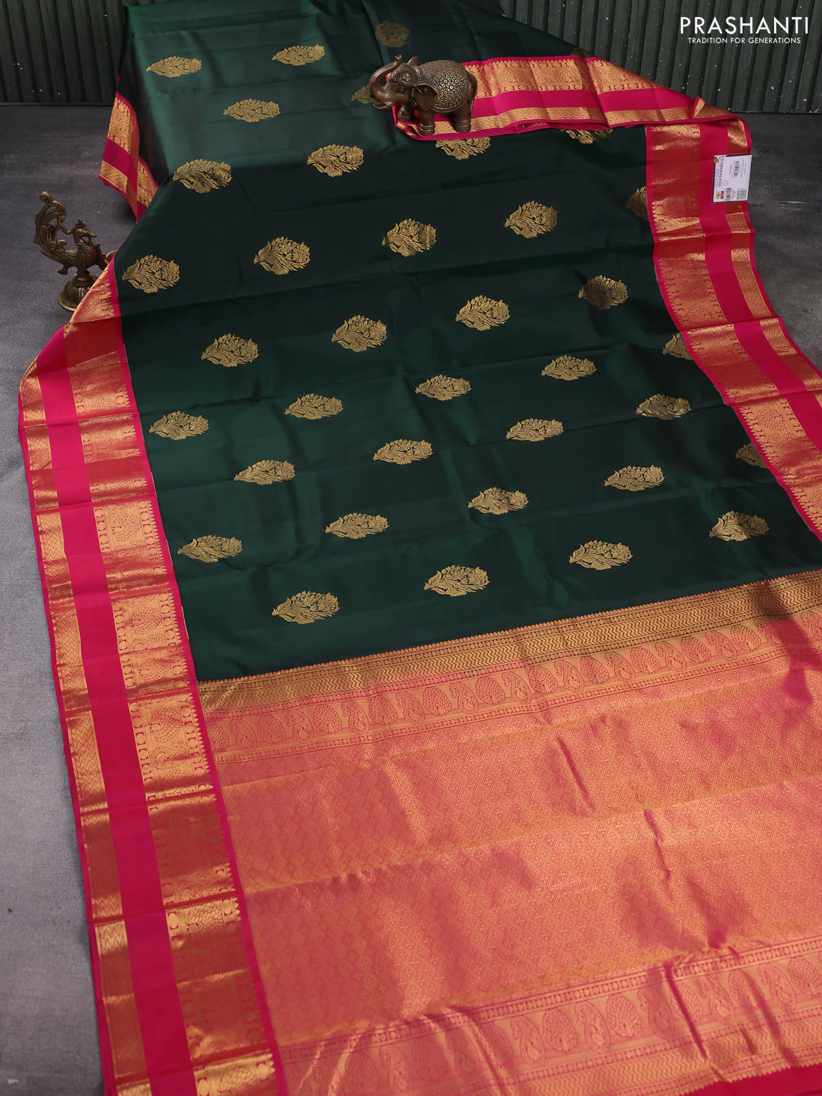 Pure kanchipuram silk saree bottle green and pink with floral zari woven buttas and rettapet zari woven border - Image 2