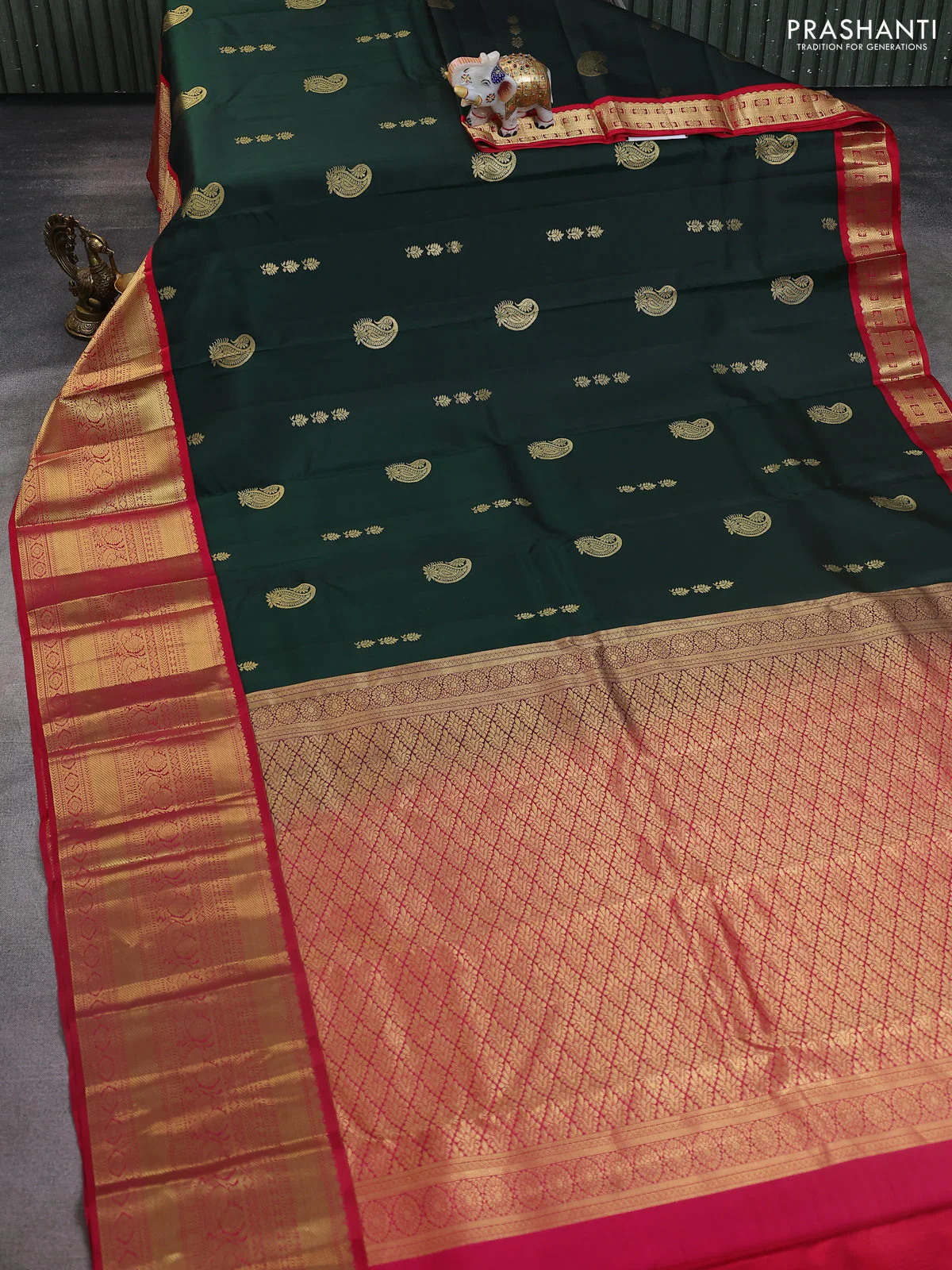 Pure kanchipuram silk saree bottle green and red with paisley zari woven buttas and long zari woven korvai border - Image 2