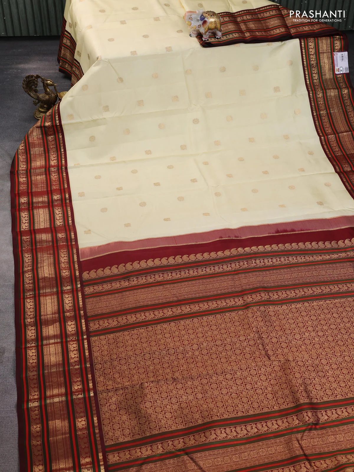 Pure kanchipuram silk saree cream and deep maroon with zari woven buttas and rich zari woven korvai border - Image 2