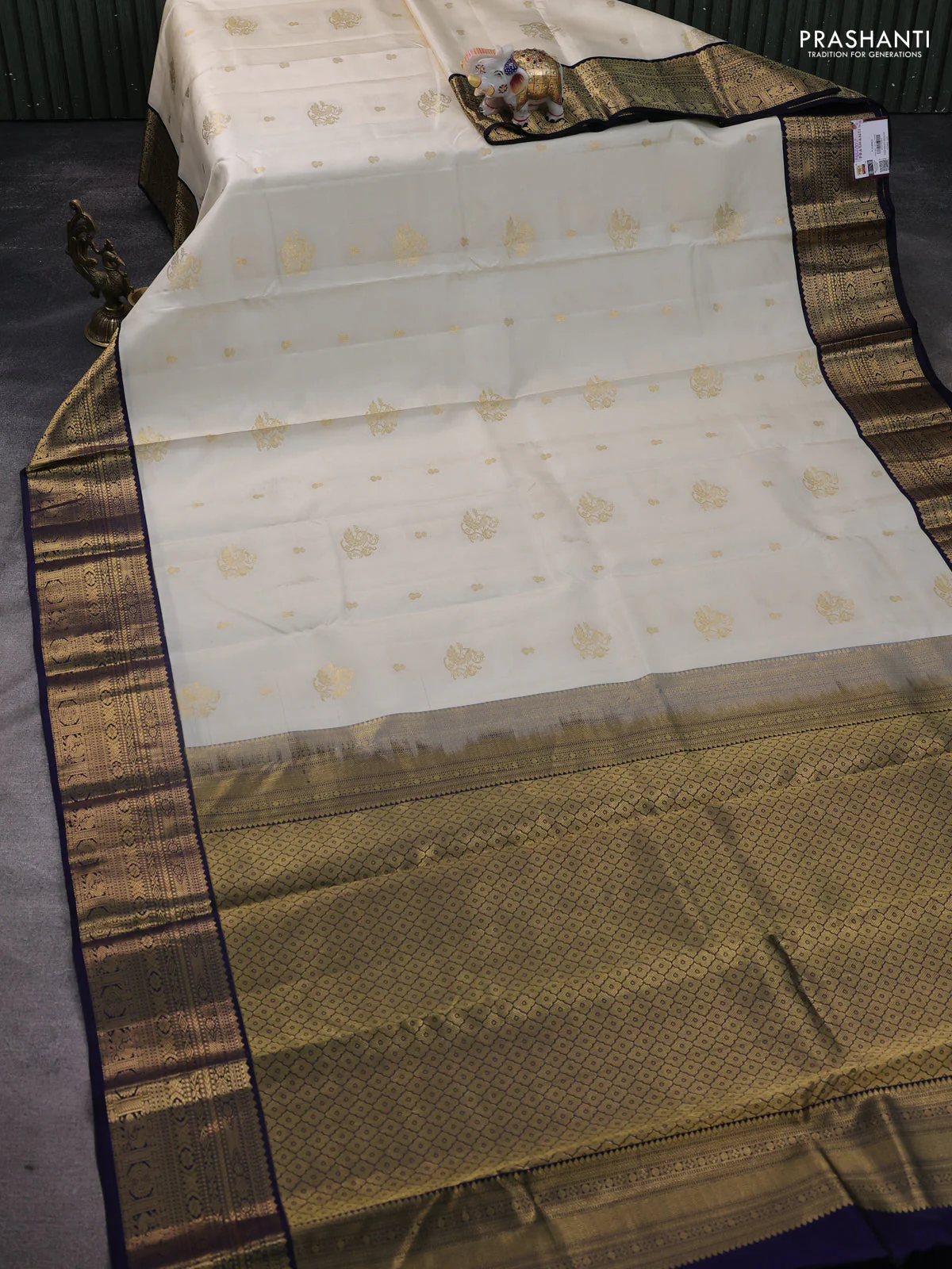 Pure kanchipuram silk saree cream and navy blue with zari woven buttas and rich zari woven korvai border - Image 2