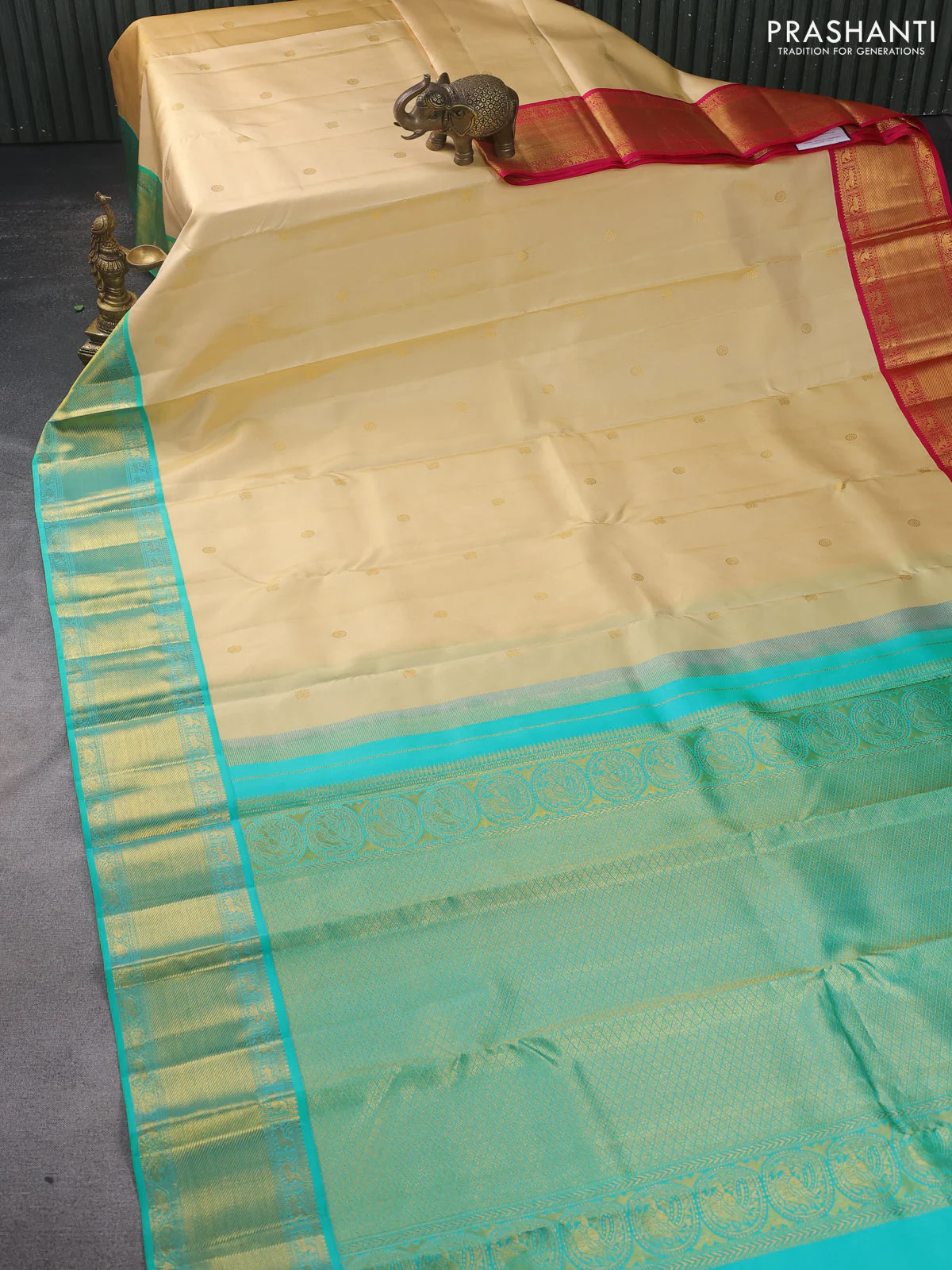 Pure kanchipuram silk saree cream with zari woven buttas and ganga jamuna border - Image 2
