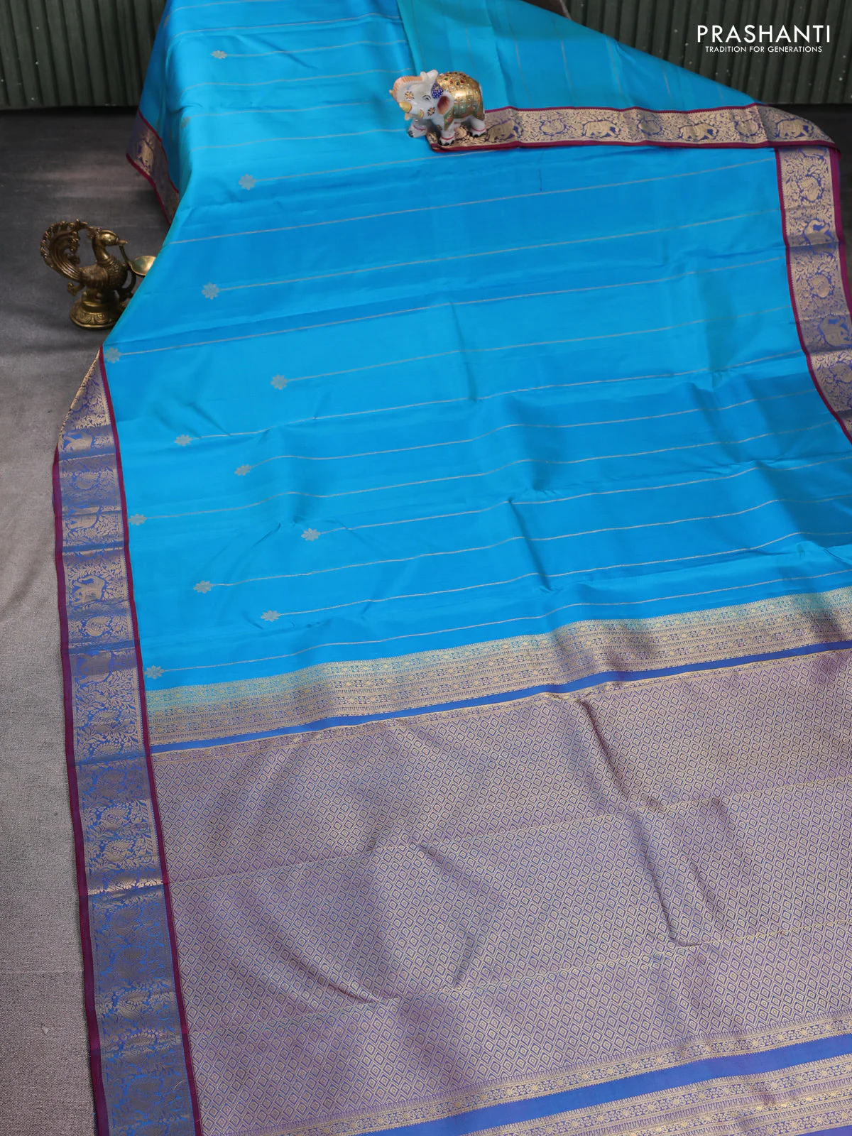 Pure kanchipuram silk saree cs blue and dual shade of maroon with allover zari weaves and rich zari woven border - Image 2