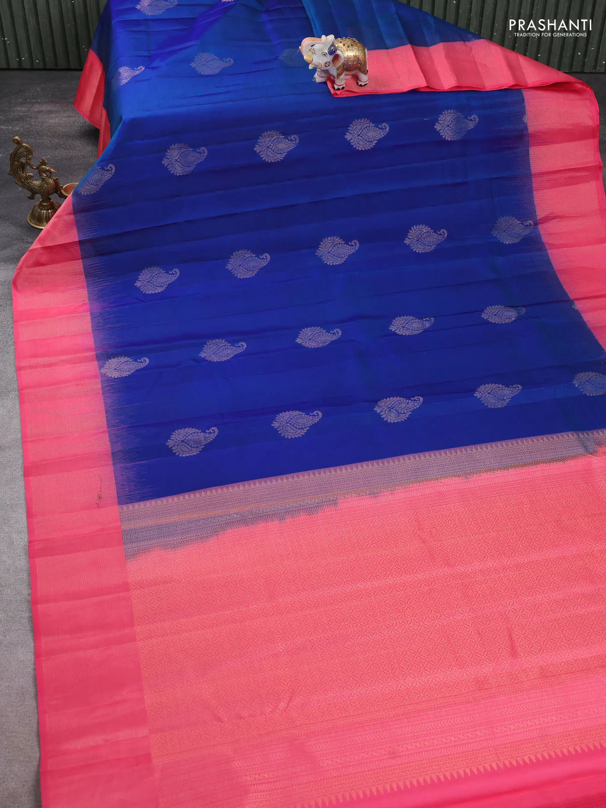 Pure kanchipuram silk saree cs blue and peach pink with zari woven paisley buttas and zari woven border - Image 2
