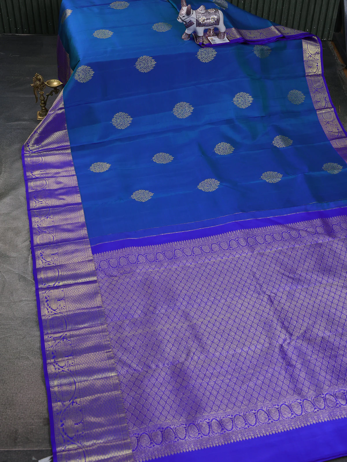 Pure kanchipuram silk saree cs blue and royal blue with zari woven buttas and zari woven border - Image 2