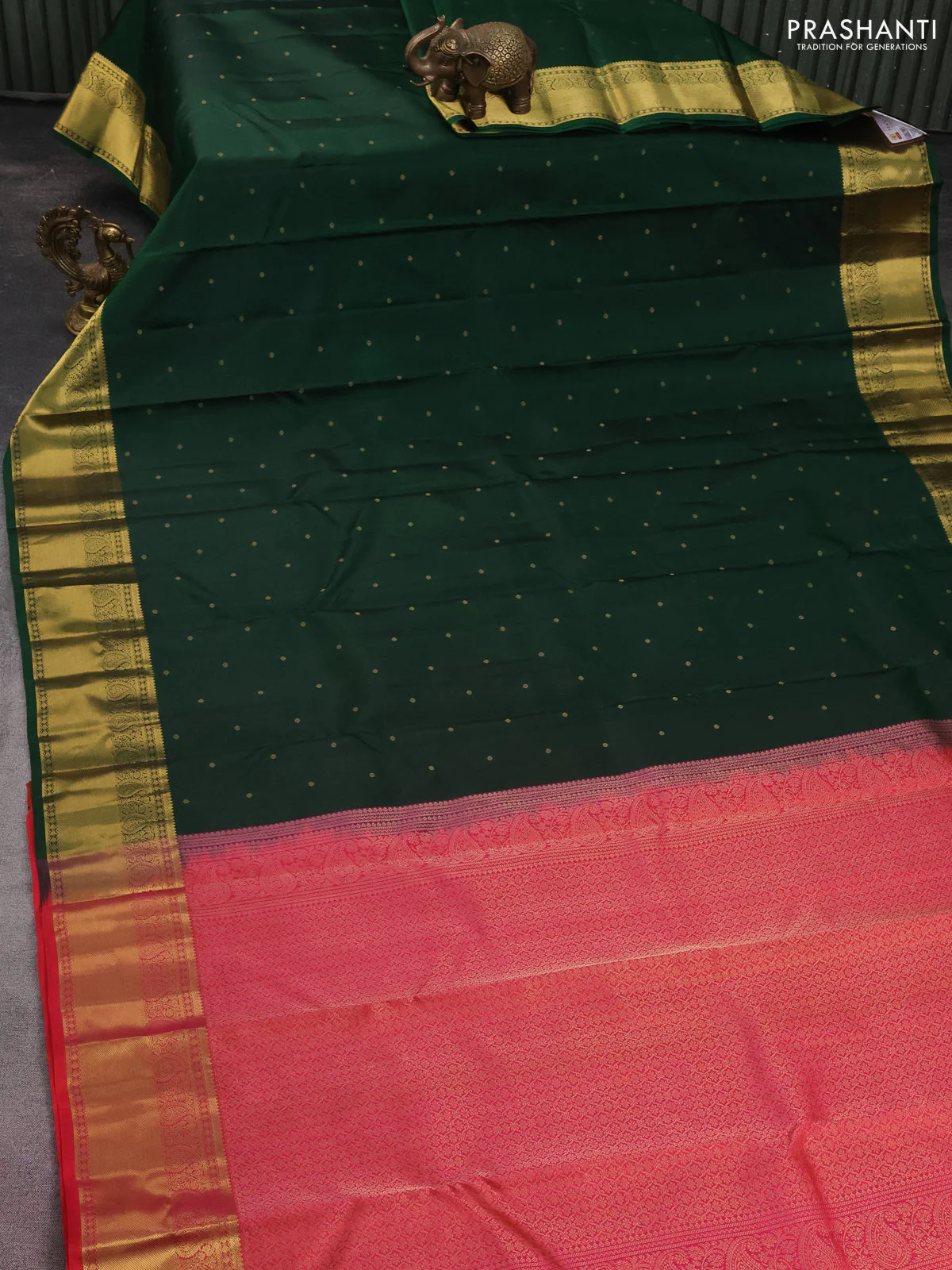 Pure kanchipuram silk saree dark green and dual shade of pinkish orange with zari woven buttas and zari woven border - Image 2