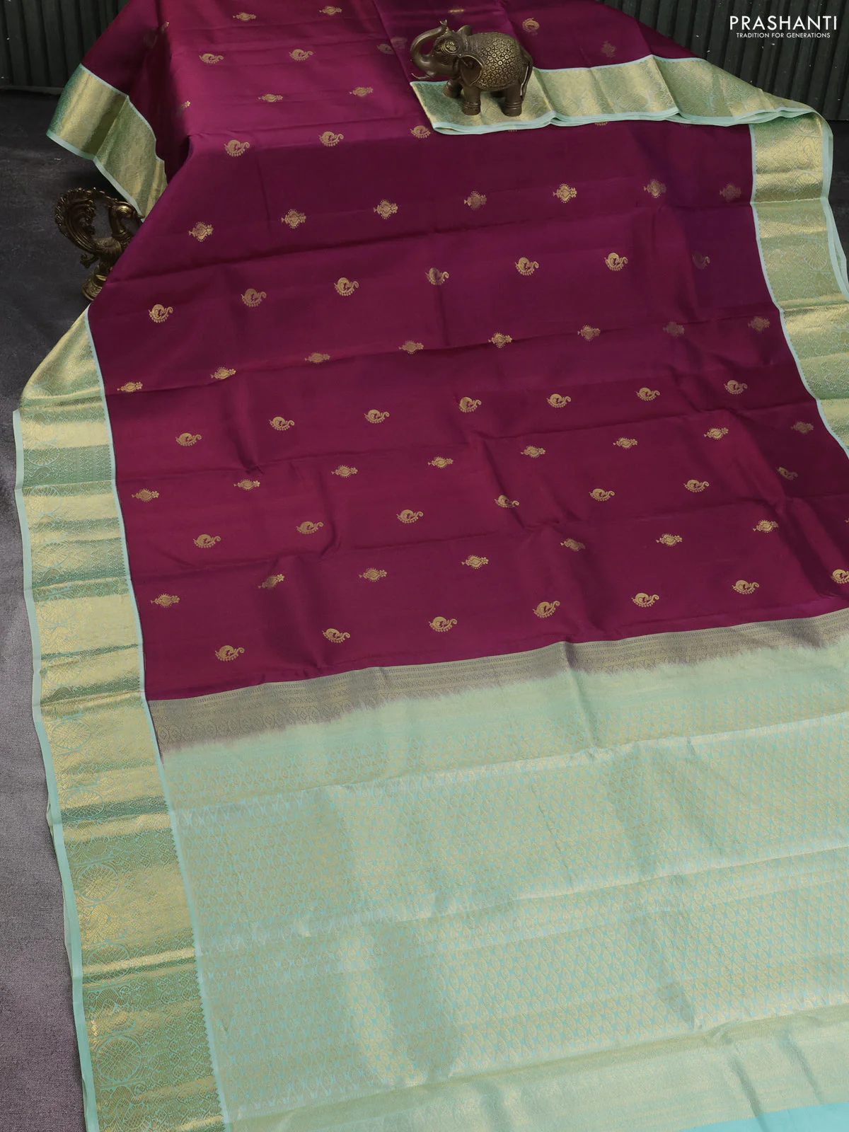 Pure kanchipuram silk saree dark magenta pink and green shade with zari woven buttas and zari woven korvai border - Image 2