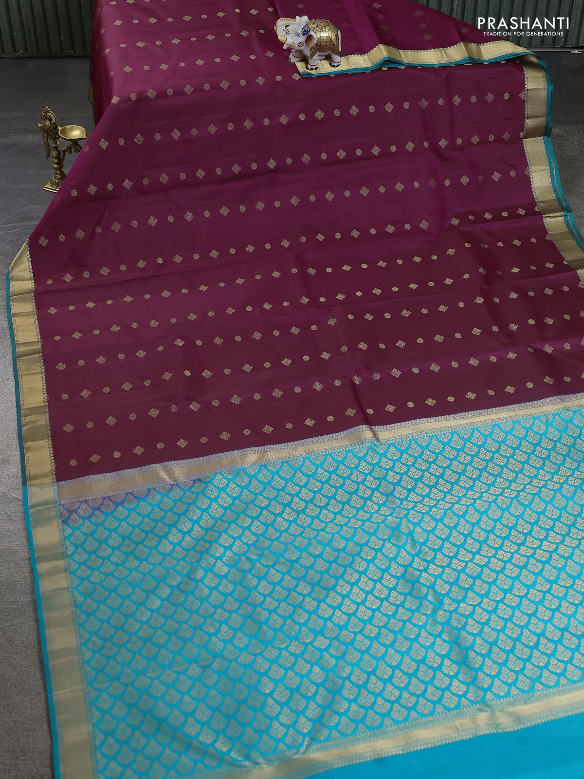 Pure kanchipuram silk saree dark magenta pink and teal green shade with allover zari woven buttas and rich zari woven border - Image 2