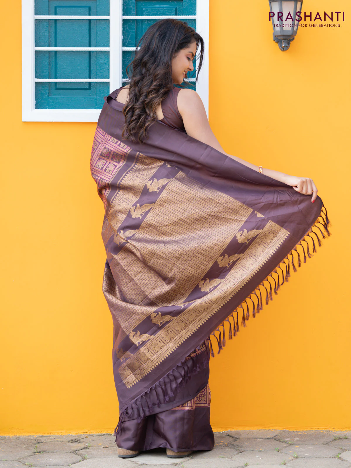 Pure kanchipuram silk saree deep coffee brown and purple shade with allover zari woven brocade weaves and simple border - Image 4
