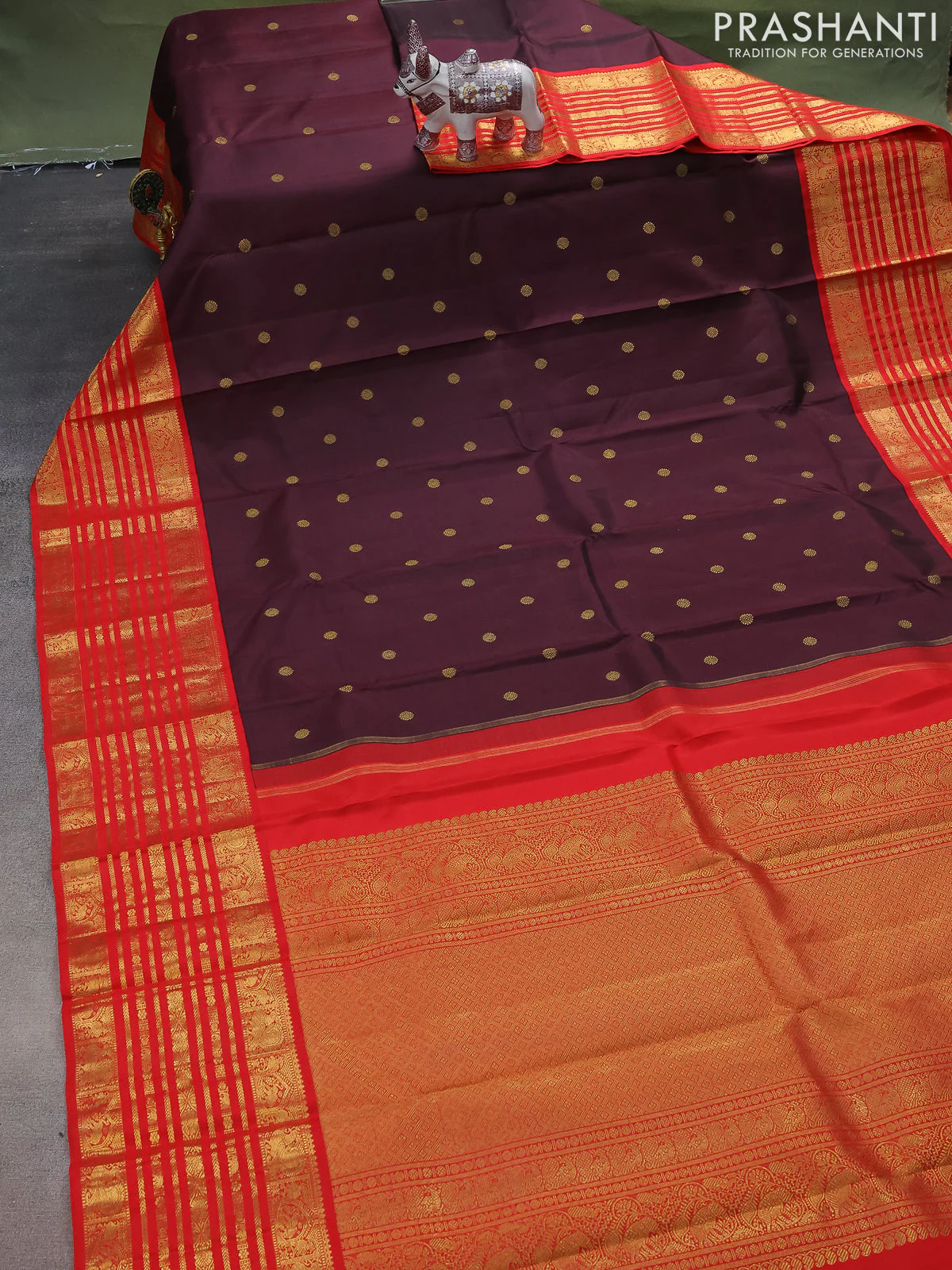 Pure kanchipuram silk saree deep jamun and red with zari woven buttas and zari woven korvai border - Image 2