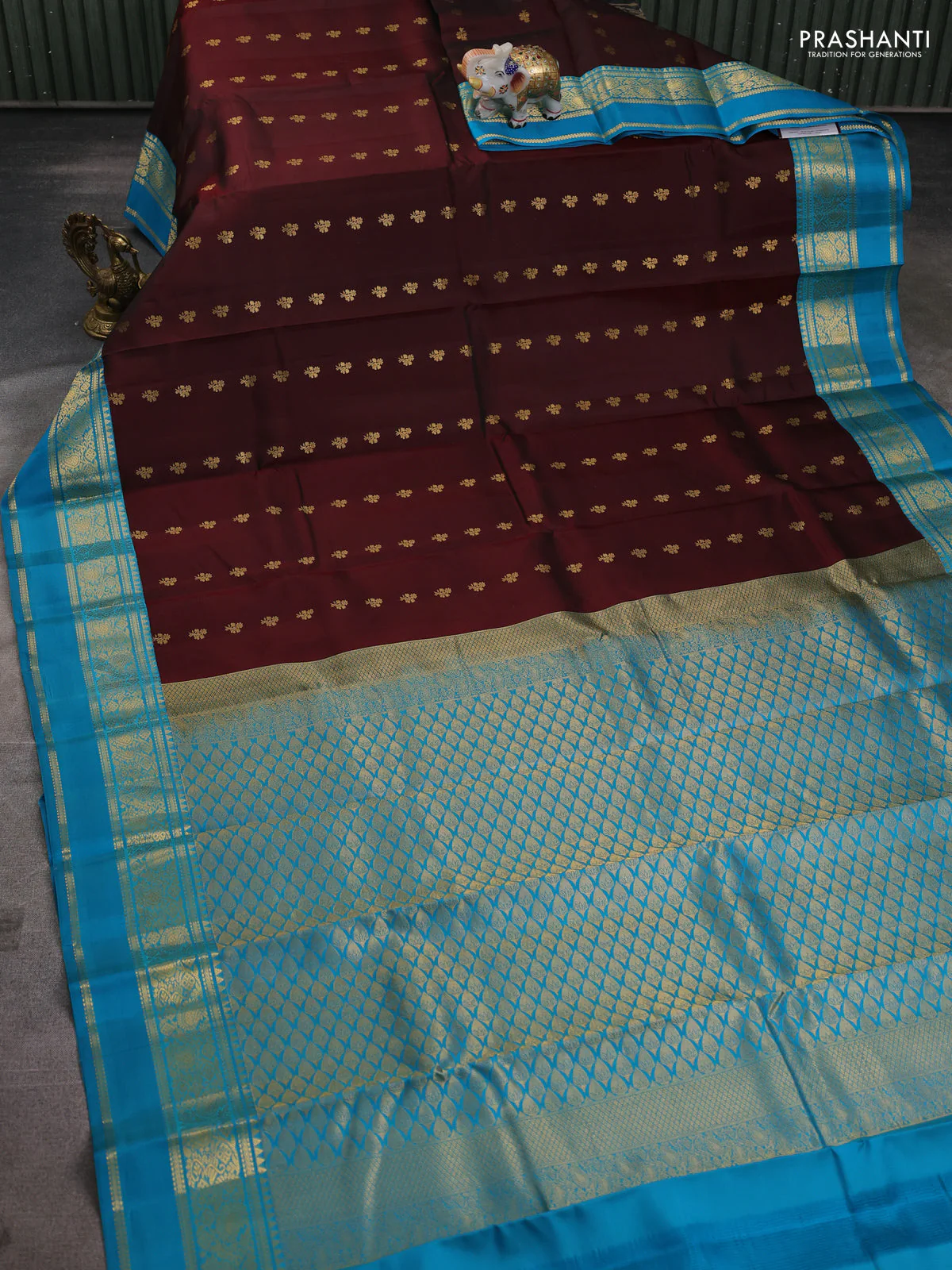 Pure kanchipuram silk saree deep maroon and blue with allover zari woven buttas and rettapet zari woven korvai border - Image 2