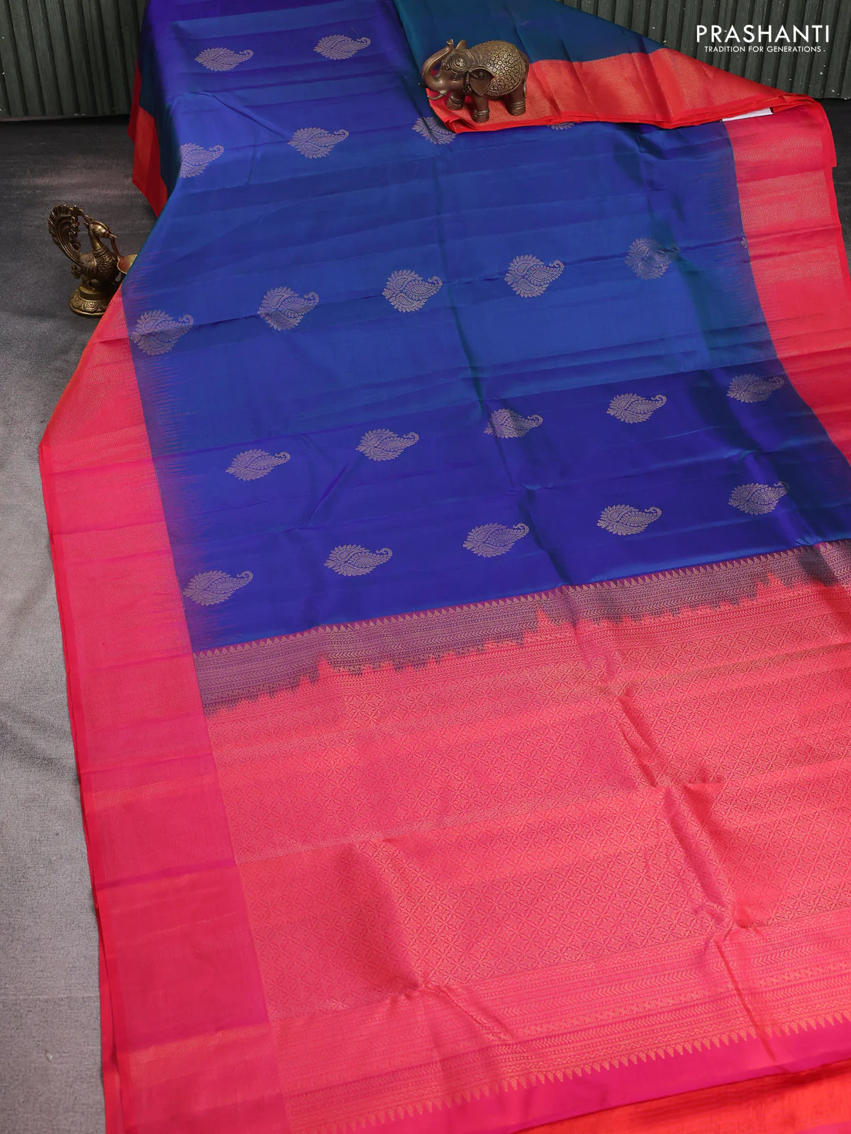 Pure kanchipuram silk saree dual shade of blue and dual shade of pinkish orange with zari woven buttas and zari woven border - Image 2