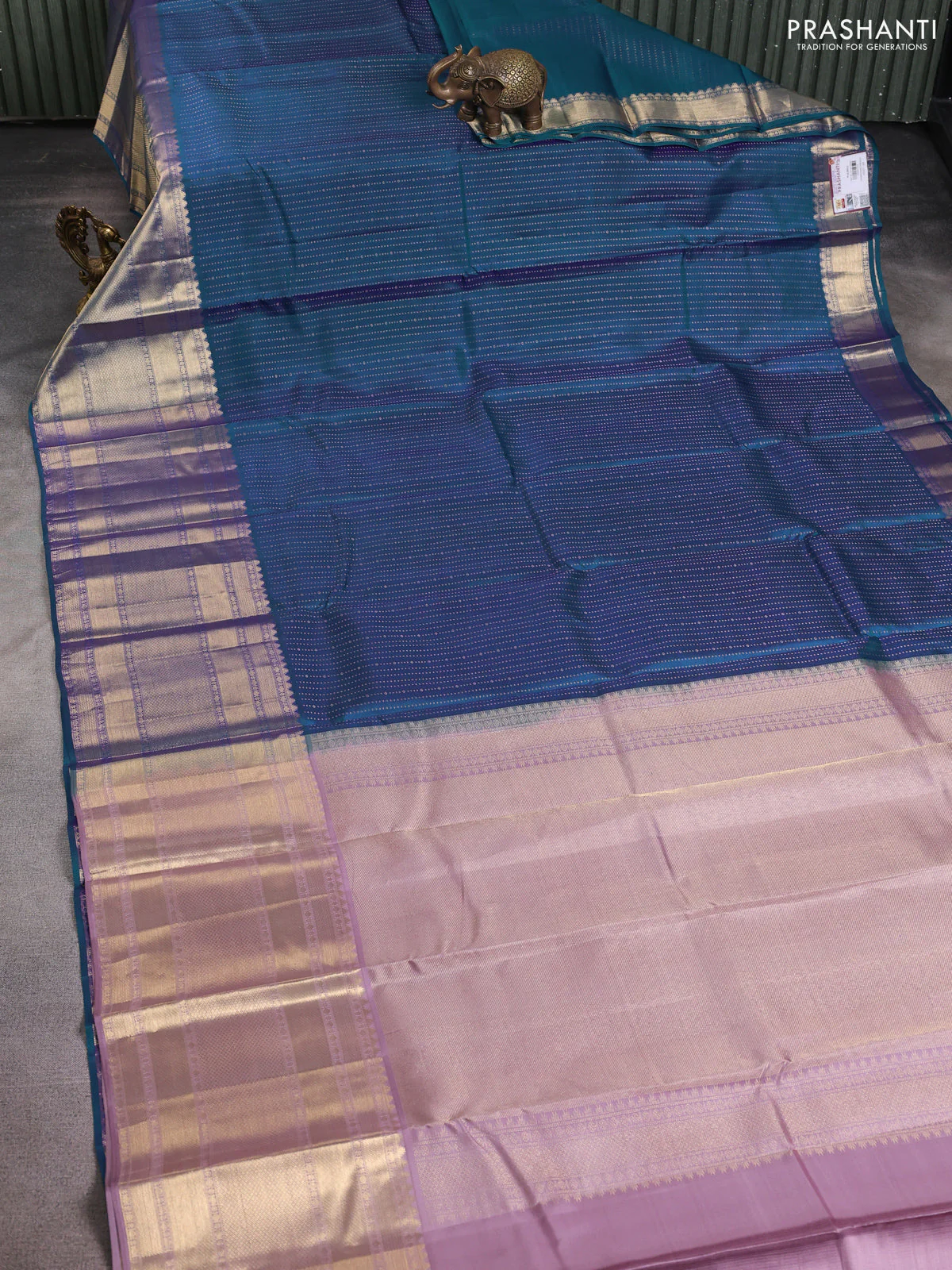 Pure kanchipuram silk saree dual shade of blue and pastel pink with allover zari weaves and long zari woven border - Image 2