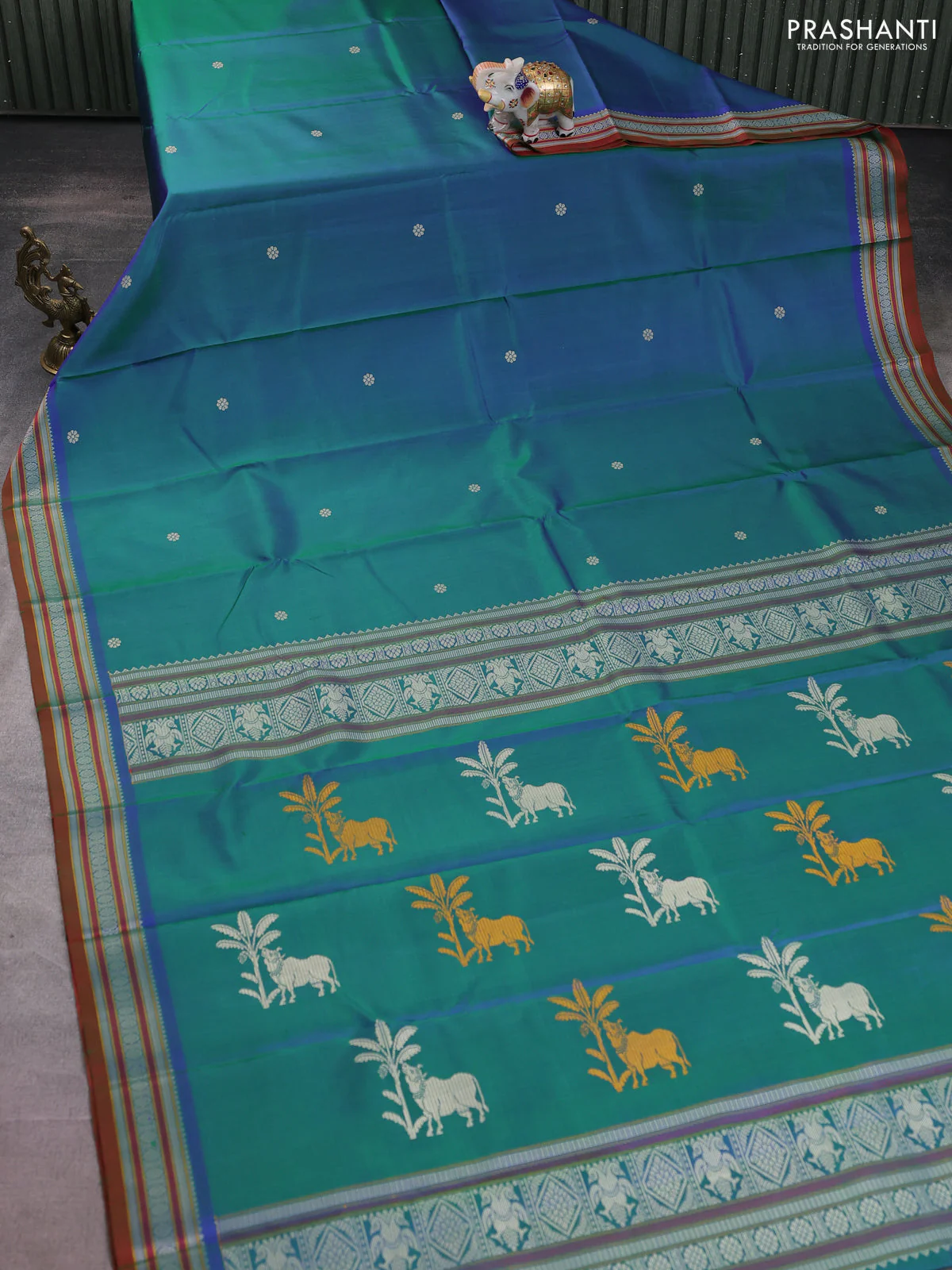 Pure kanchipuram silk saree dual shade of bluish green and dual shade of maroon with thread woven buttas and thread woven border - Image 2