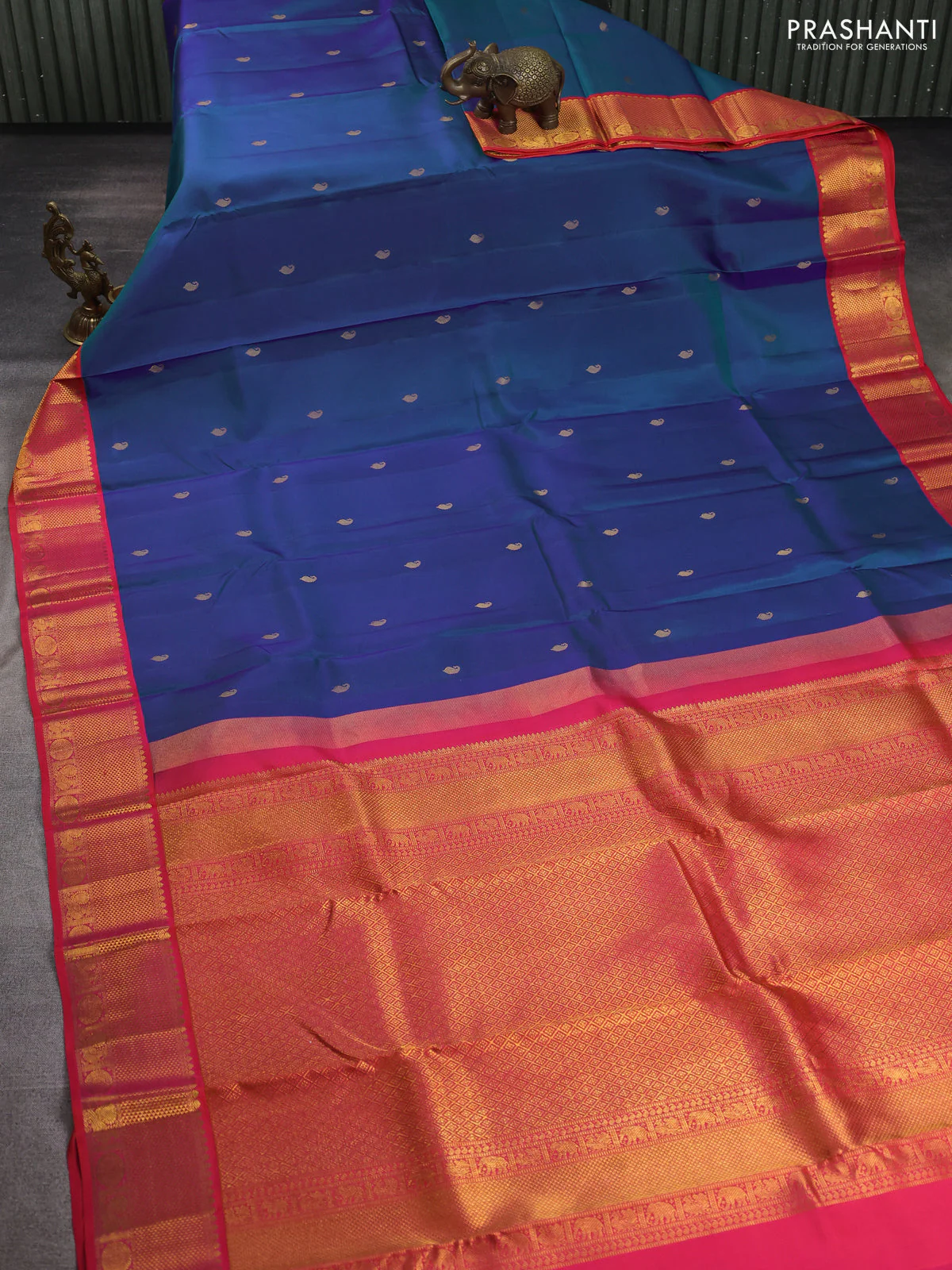 Pure kanchipuram silk saree dual shade of bluish green and dual shade of pinkish orange with paisley zari woven buttas and rich zari woven border - Image 2