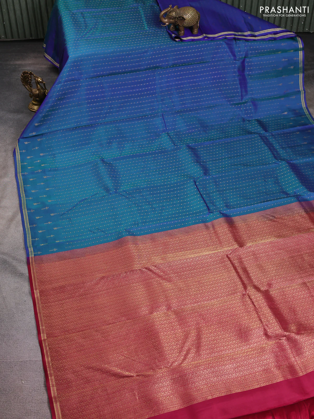 Pure kanchipuram silk saree dual shade of bluish green and maroon with allover zari weaves and zari woven border - Image 2