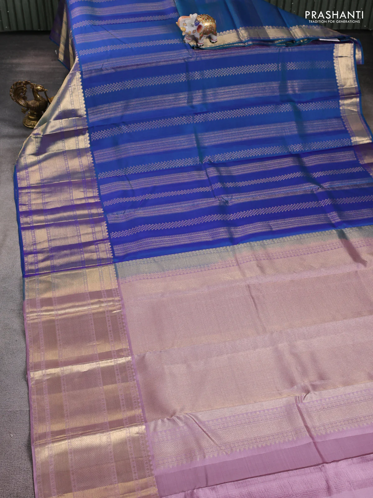 Pure kanchipuram silk saree dual shade of bluish green and pastel pink with allover zari weaves and long rich zari woven border - Image 2