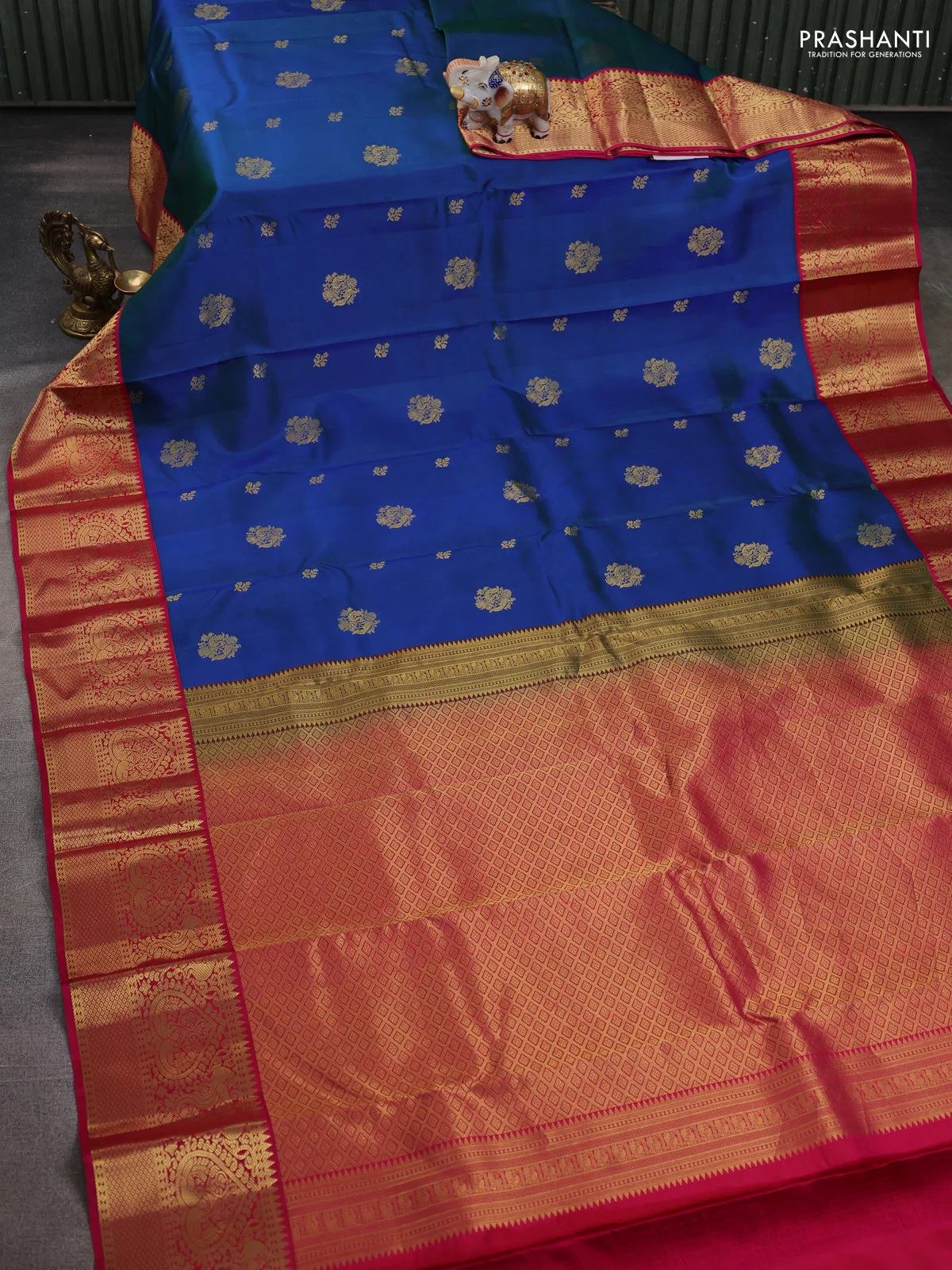 Pure kanchipuram silk saree dual shade of bluish green and pink with zari woven buttas and rich zari woven korvai border - Image 2