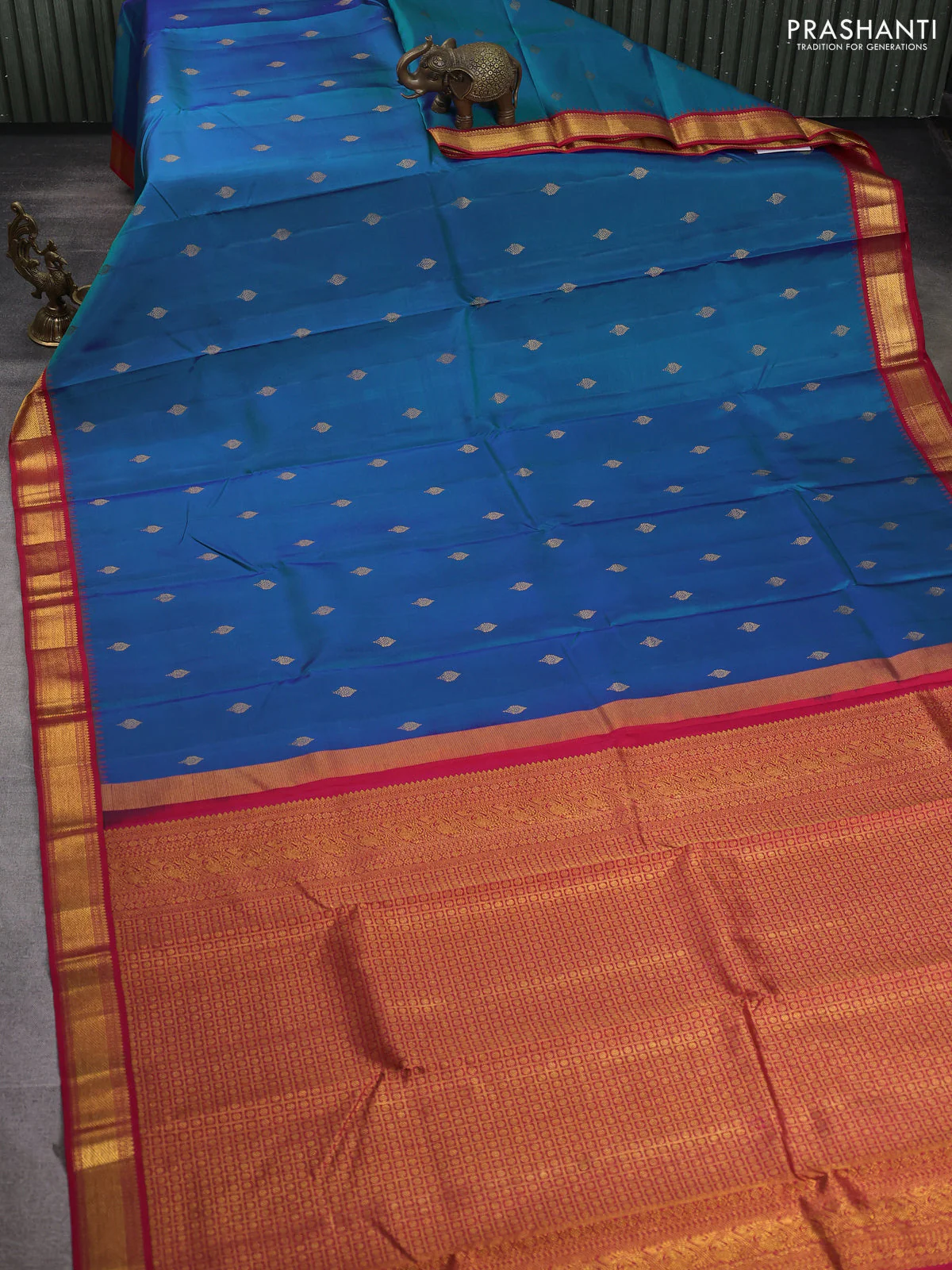 Pure kanchipuram silk saree dual shade of bluish green and pink with zari woven buttas and temple design zari woven border - Image 2