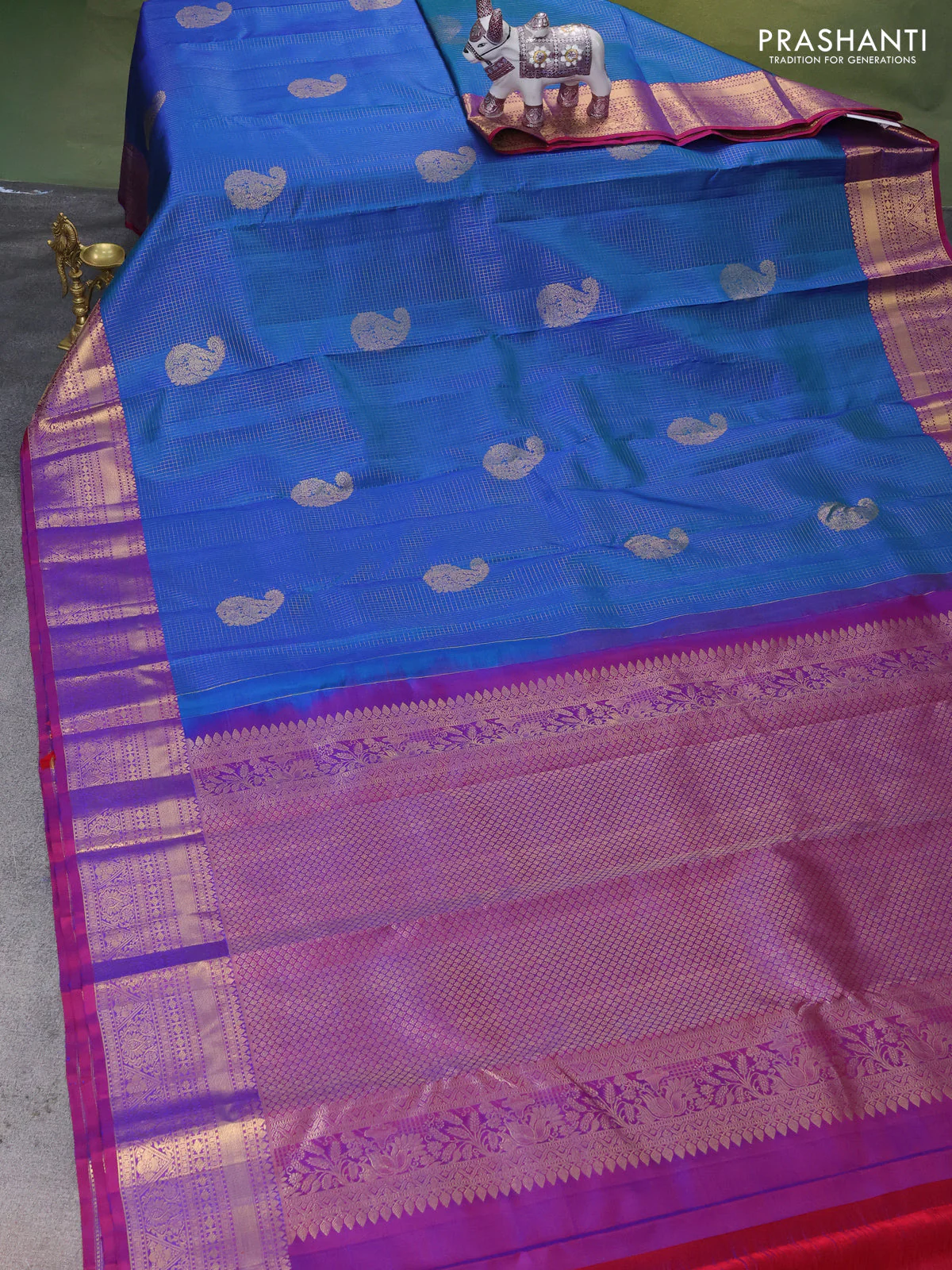 Pure kanchipuram silk saree dual shade of bluish green and purple with allover zari checks & paisley buttas and rich zari woven border - Image 2