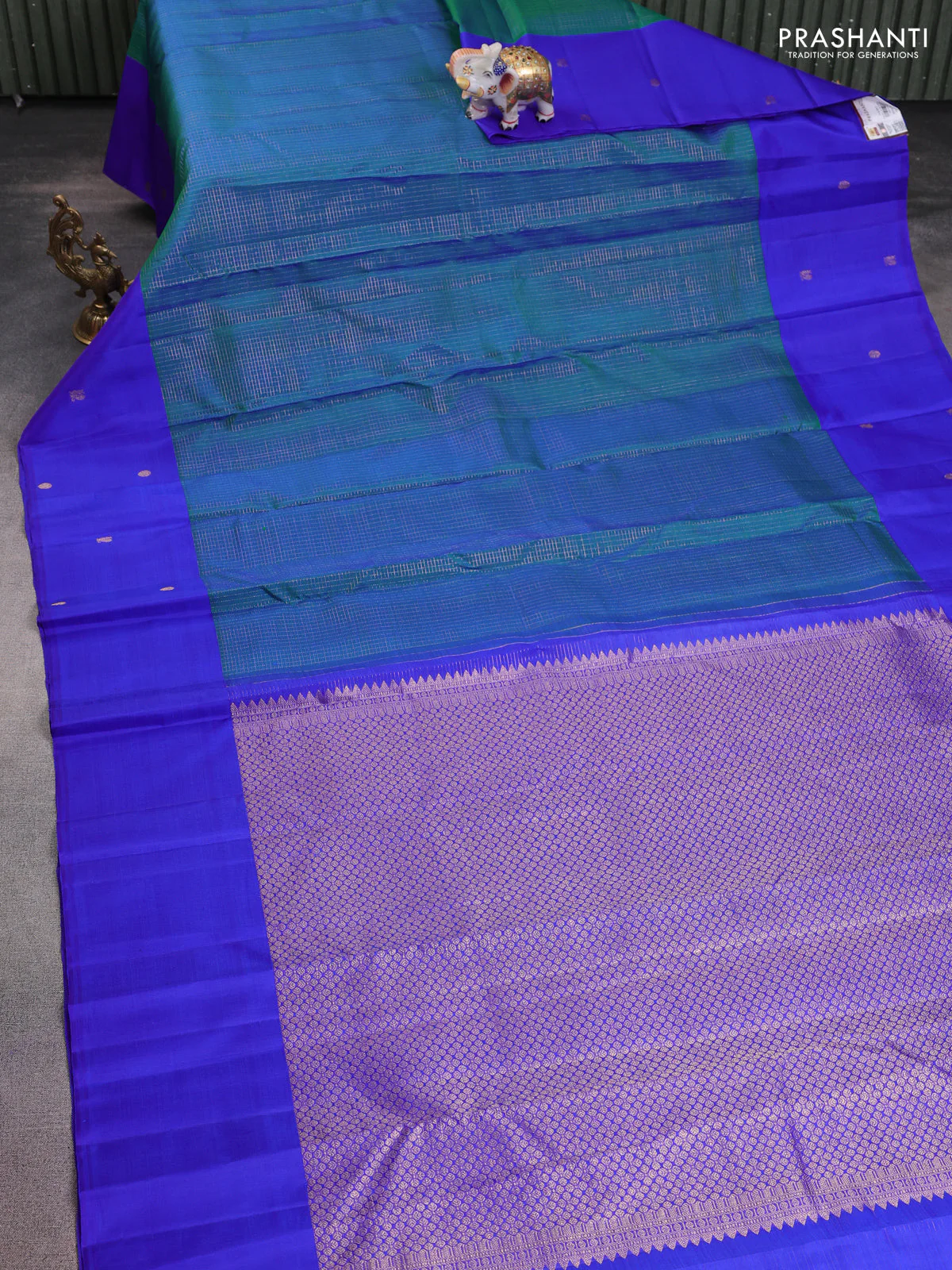 Pure kanchipuram silk saree dual shade of bluish green and royal blue with allover zari checks and zari woven butta border - Image 2
