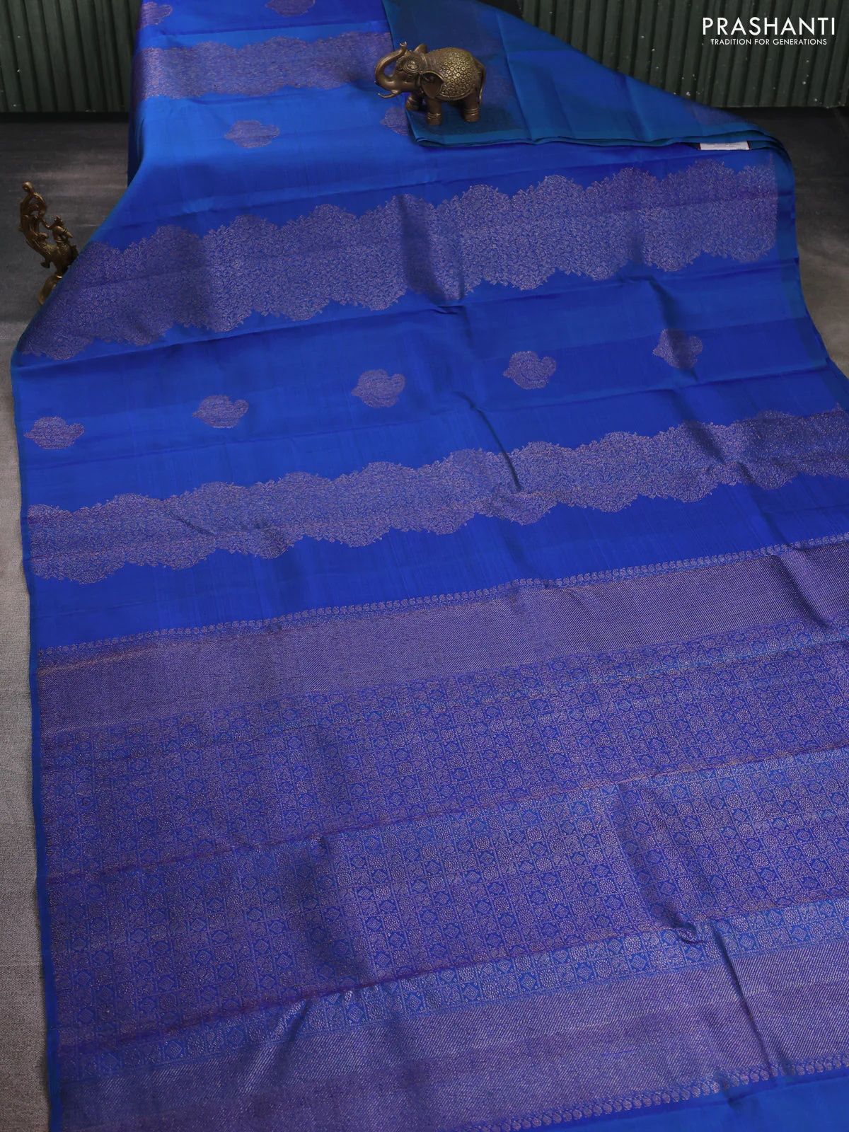 Pure kanchipuram silk saree dual shade of bluish green with allover antique zari weaves in borderless style - Image 2