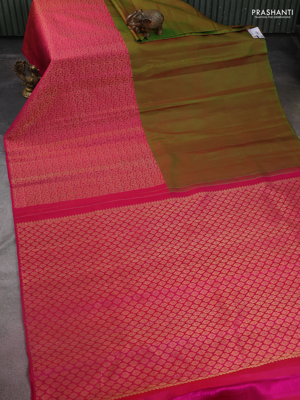 Pure kanchipuram silk saree dual shade of green and pink with half & half style and long zari woven border - Image 2