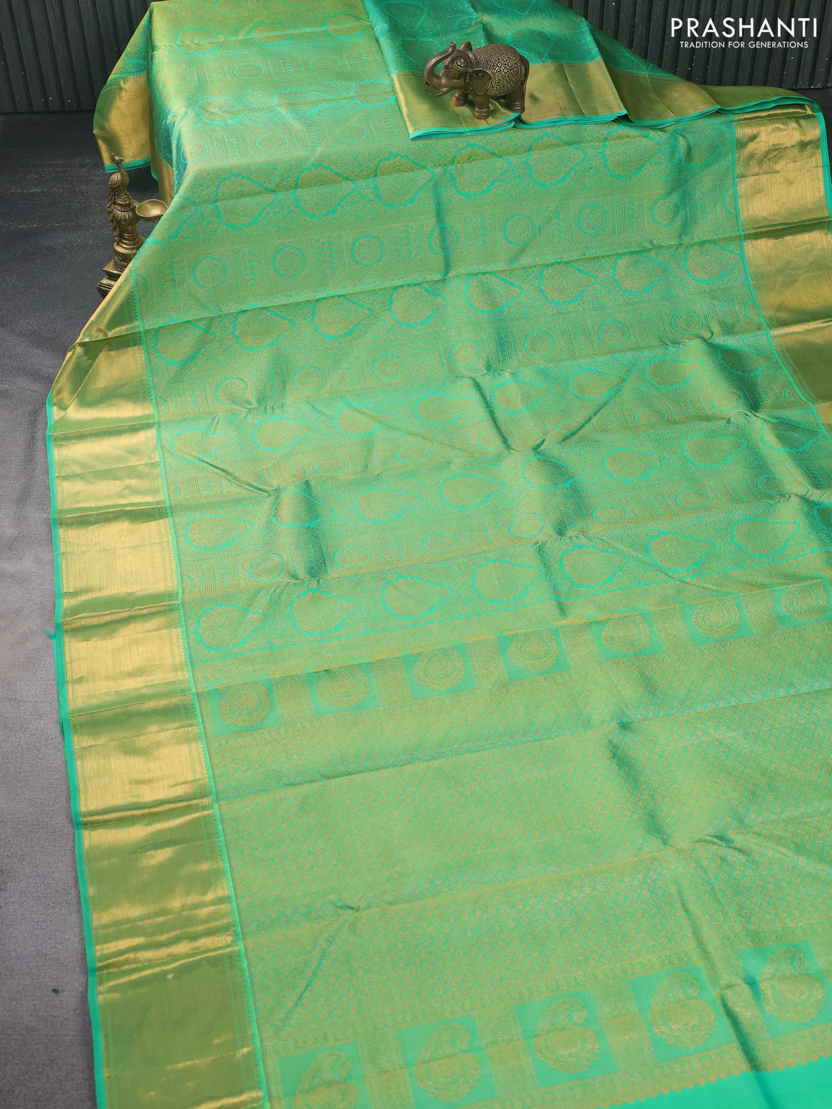 Pure kanchipuram silk saree dual shade of green with allover zari woven brocade weaves and zari woven border - Image 2