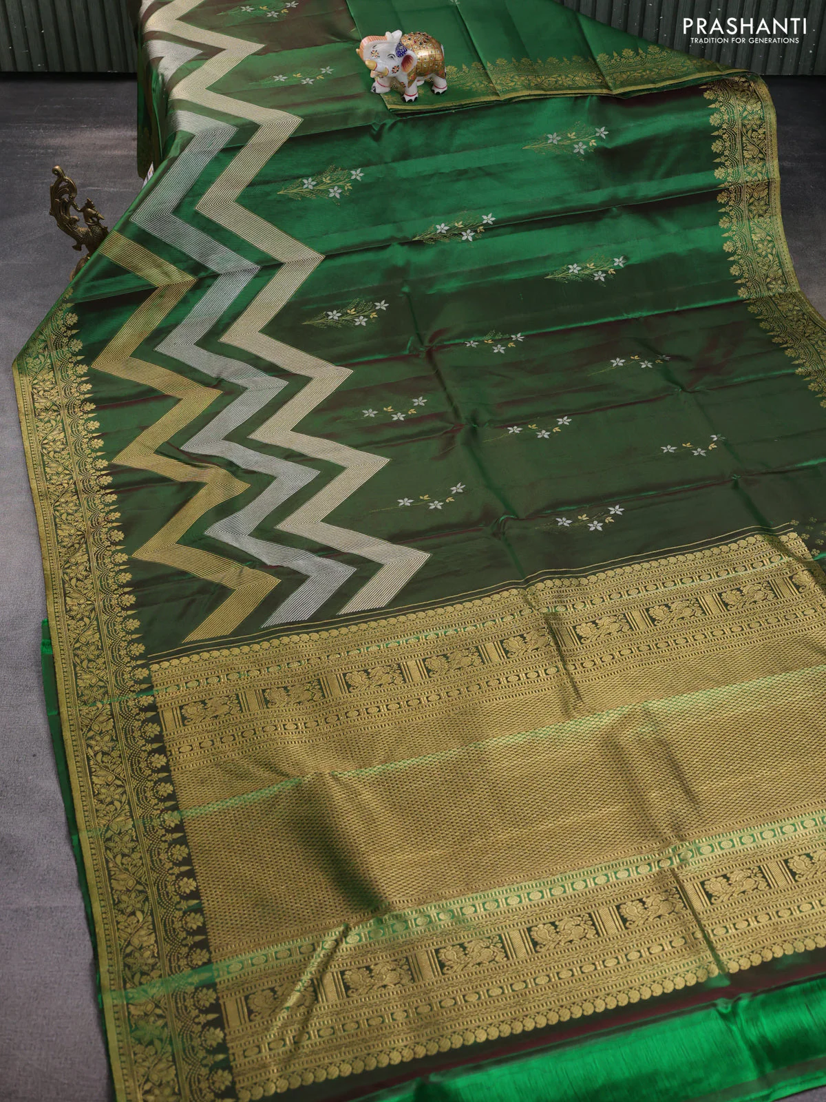 Pure kanchipuram silk saree dual shade of green with floral motifs and long rich zari wover korvai border - Image 8