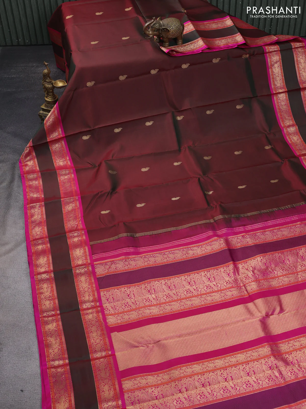 Pure kanchipuram silk saree dual shade of greenish maroon and pink with zari woven buttas and long rettapet zari woven border - Image 2