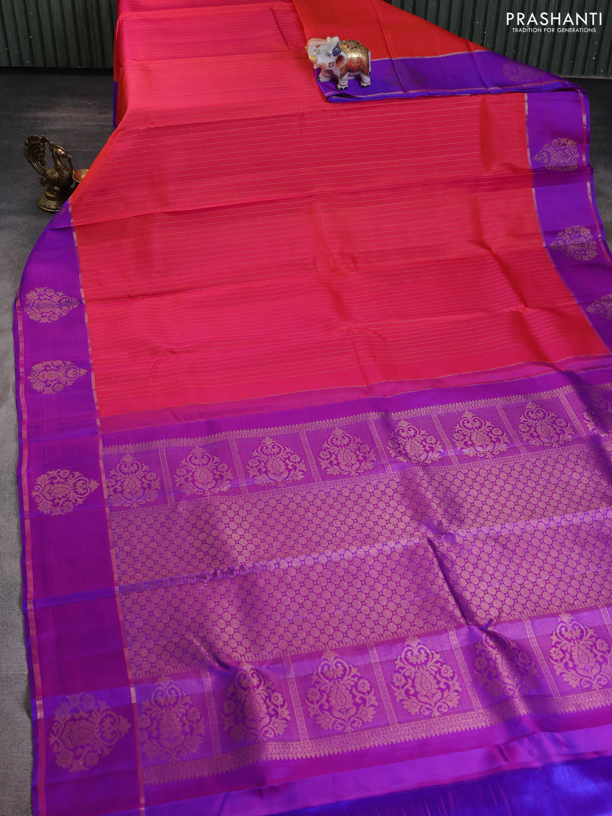 Pure kanchipuram silk saree dual shade of orange and purple with allover zari stripe pattern and zari woven butta border - Image 2