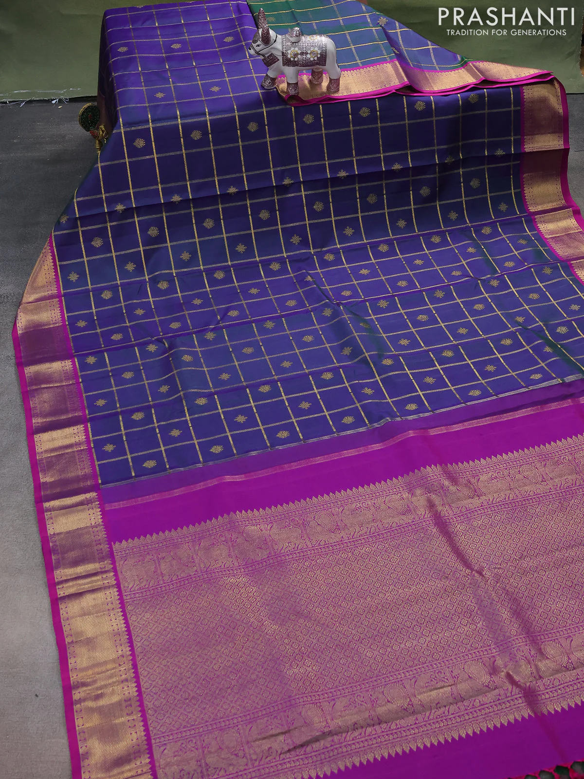 Pure kanchipuram silk saree dual shade of peacock blue and purple with allover zari checks & buttas and zari woven border - Image 3