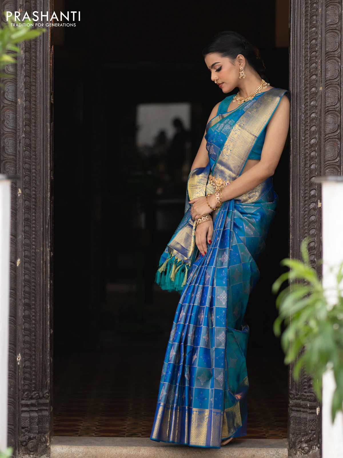 Pure kanchipuram silk saree dual shade of peacock blue with allover self emboss & zari weaves and zari woven border - Image 6