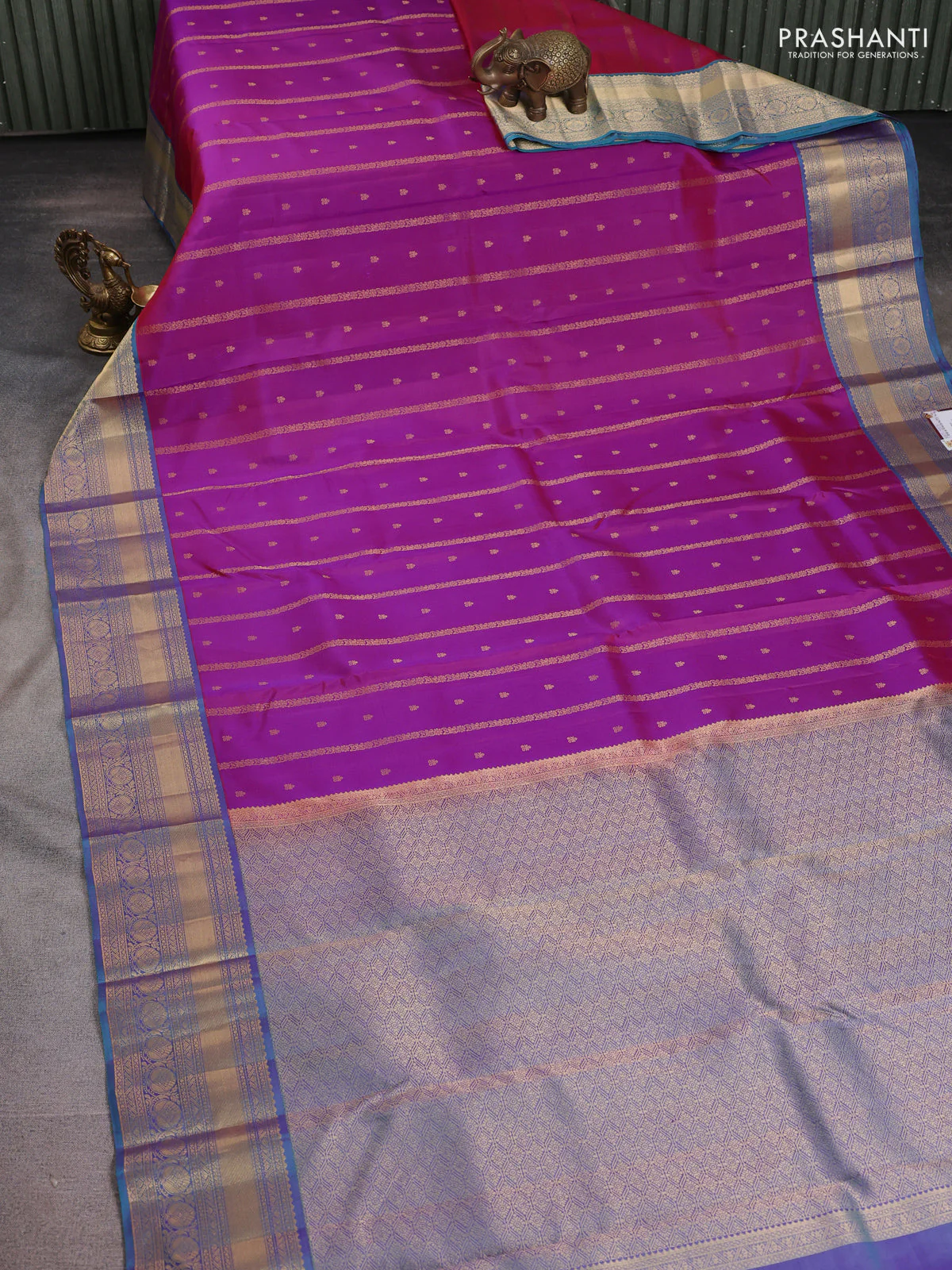 Pure kanchipuram silk saree dual shade of pink and cs blue with allover zari weaves & buttas and zari woven border - Image 2
