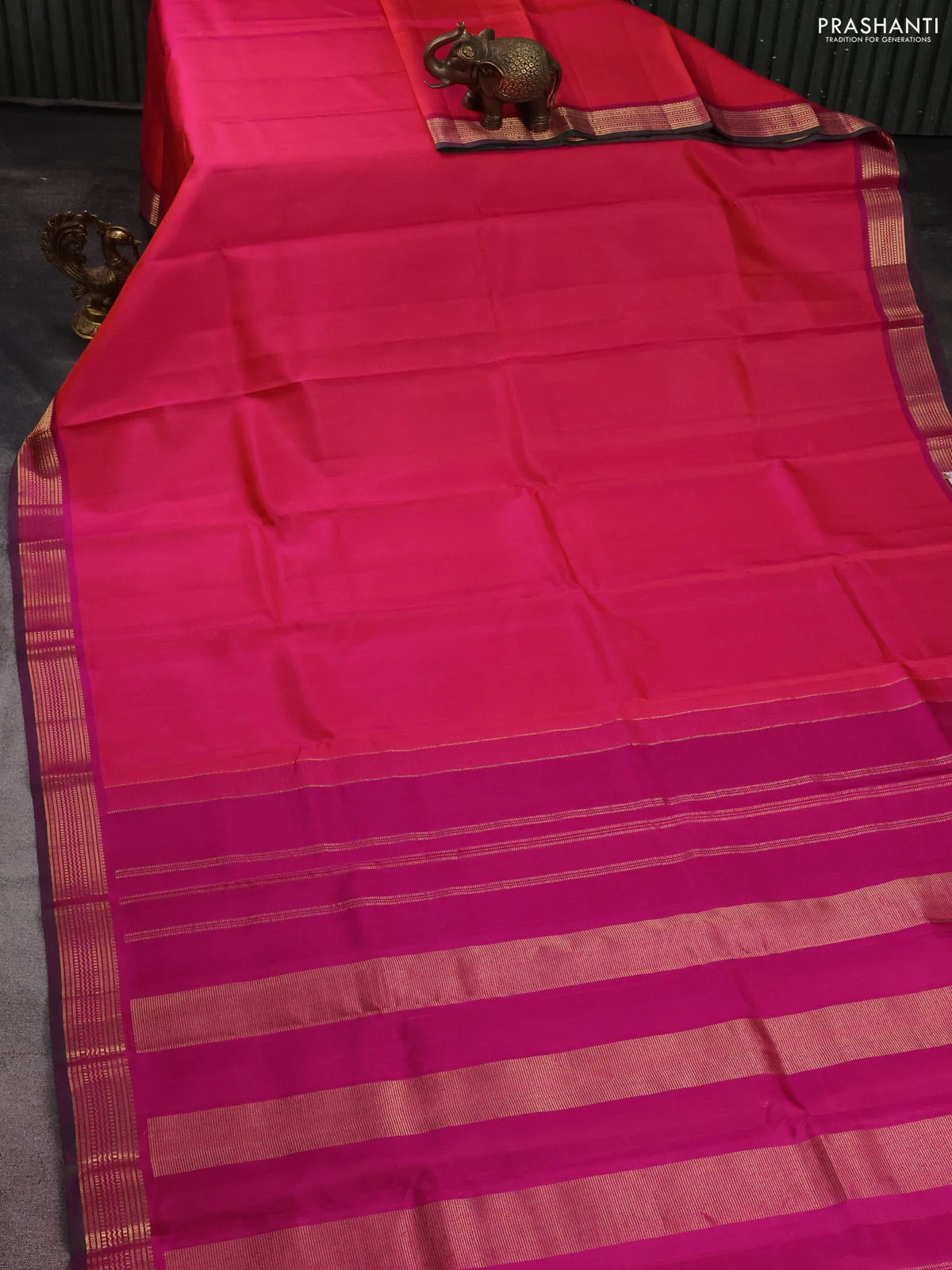 Pure kanchipuram silk saree dual shade of pink and dual shade of green with plain body and zari woven border - Image 2