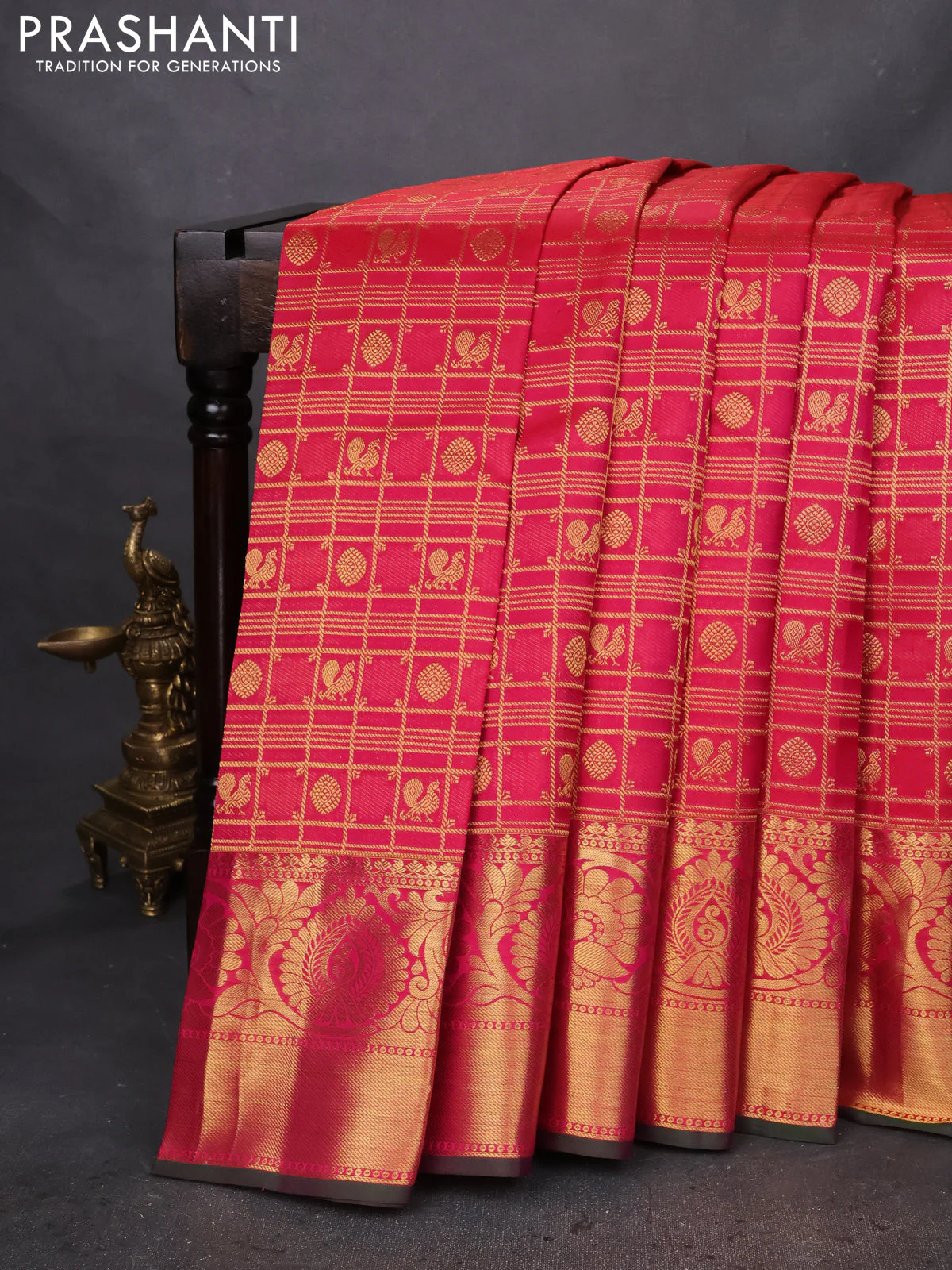 Pure kanchipuram silk saree dual shade of pink and green with allover zari checks & mayil chakram buttas and zari woven border - Image 2