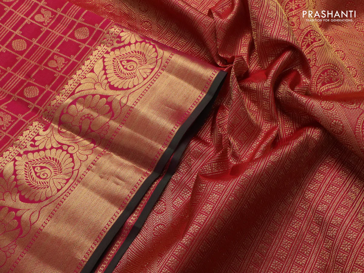 Pure kanchipuram silk saree dual shade of pink and green with allover zari checks & mayil chakram buttas and zari woven border - Image 4