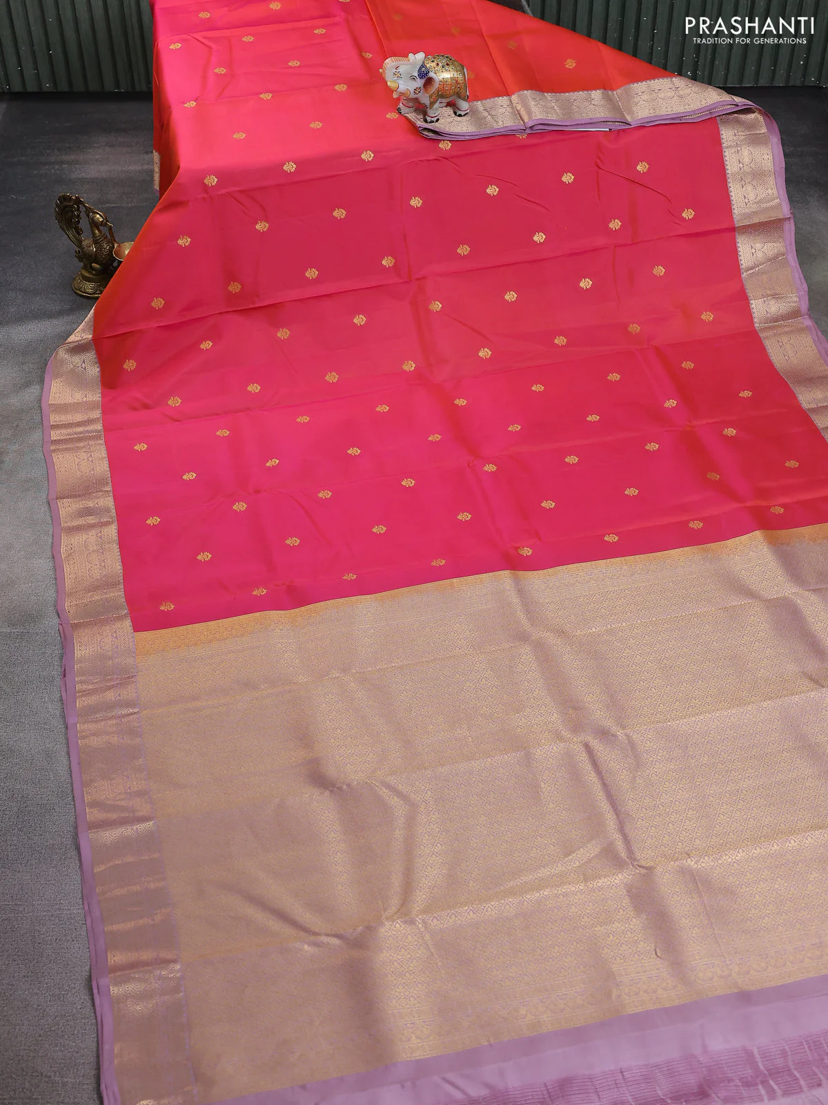 Pure kanchipuram silk saree dual shade of pink and mauve pink with zari woven buttas and rich zari woven korvai border - Image 2