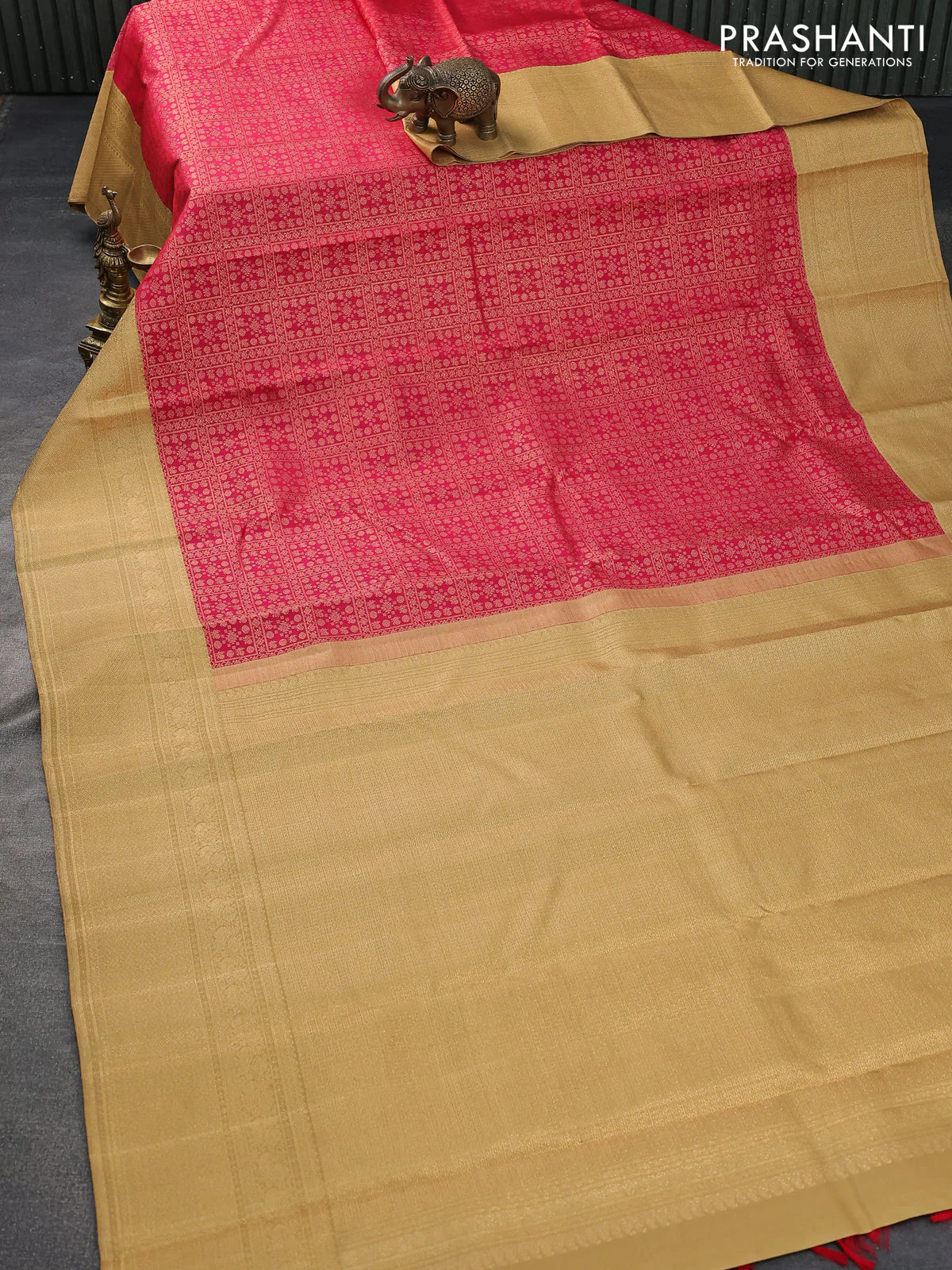 Pure kanchipuram silk saree dual shade of pink and sandal with allover zari woven brocade weaves and zari woven border - Image 3