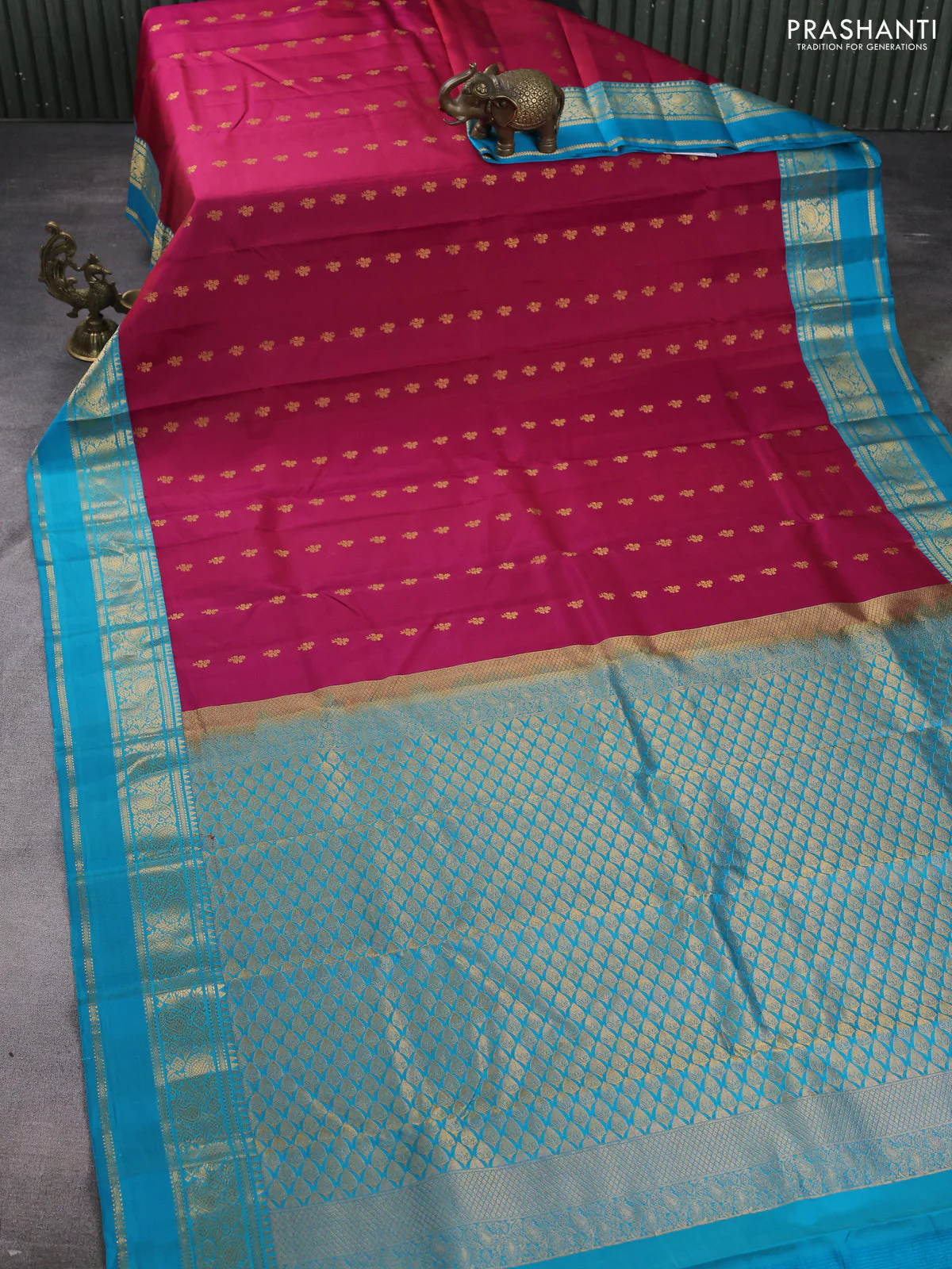 Pure kanchipuram silk saree dual shade of pink and teal blue  with allover zari woven buttas and rettapet zari woven korvai border - Image 2