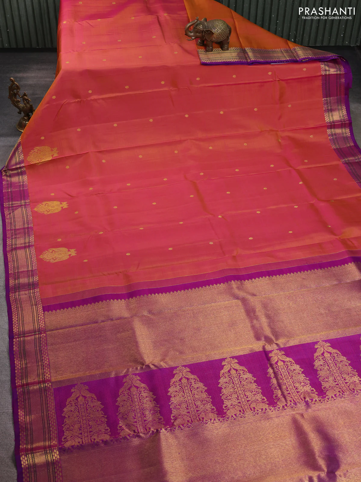Pure kanchipuram silk saree dual shade of pinkish mustard and purple with zari woven buttas and rich zari woven border - Image 2