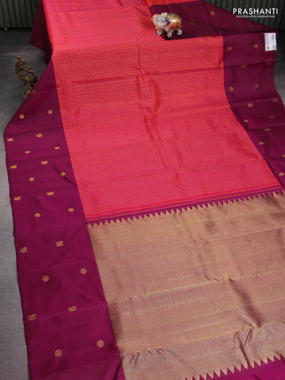 Pure kanchipuram silk saree dual shade of pinkish orange and dark magenta pink with allover silver & gold zari weaves and zari woven butta border - Image 2