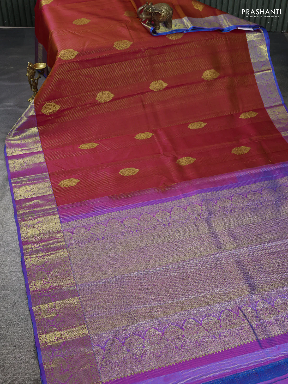 Pure kanchipuram silk saree dual shade of pinkish orange and dual shade of blue with allover zari woven stripes pattern & buttas and zari woven border - Image 2