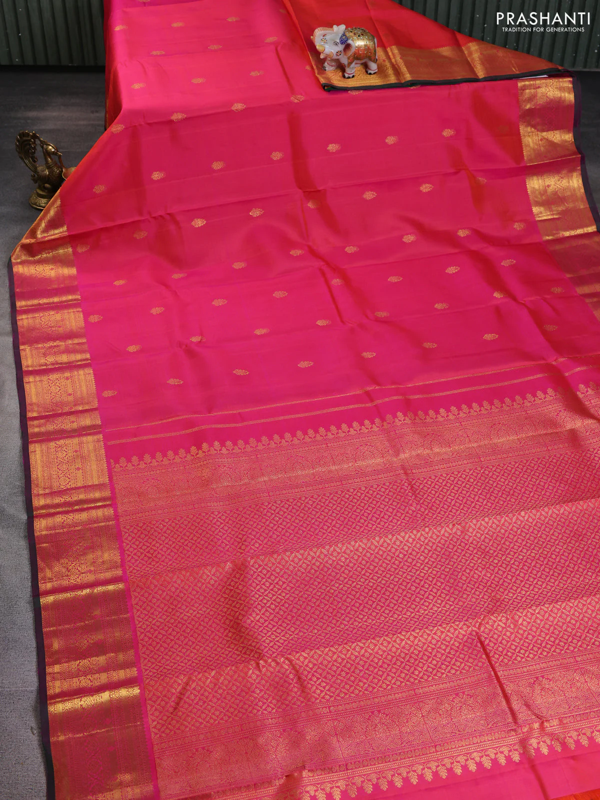Pure kanchipuram silk saree dual shade of pinkish orange and dual shade of green with zari woven buttas and rich zari woven border - Image 2