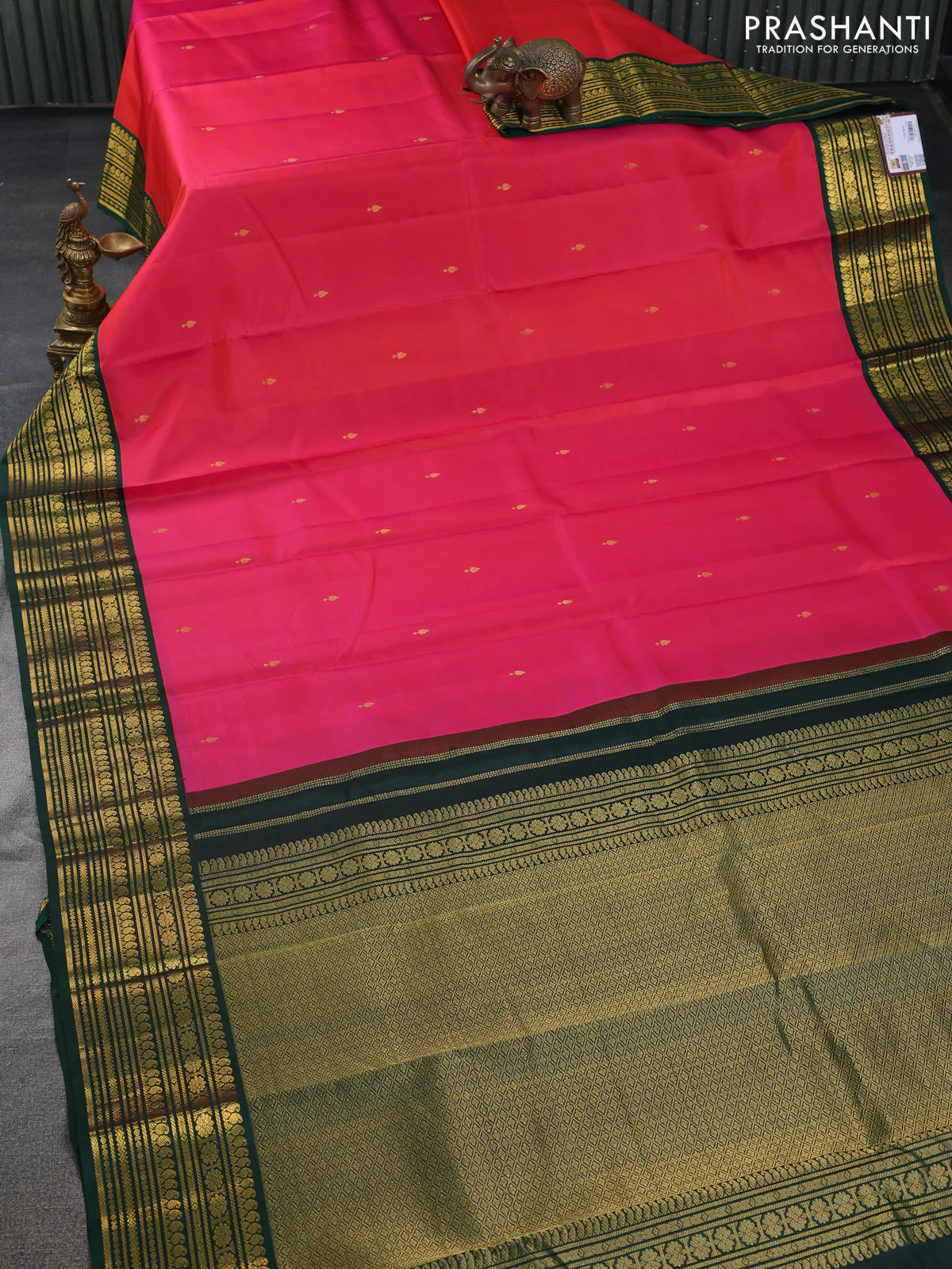 Pure kanchipuram silk saree dual shade of pinkish orange and green with zari woven buttas and zari woven korvai border - Image 2
