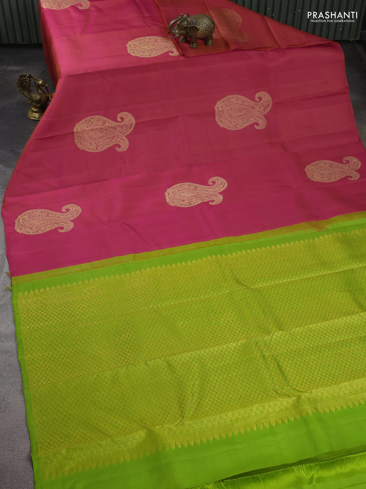 Pure kanchipuram silk saree dual shade of pinkish orange and light green with paisley zari woven buttas in borderless style - Image 2