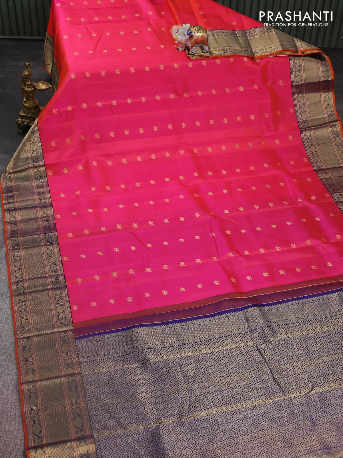 Pure kanchipuram silk saree dual shade of pinkish orange and navy blue with zari woven buttas and zari woven border - Image 2
