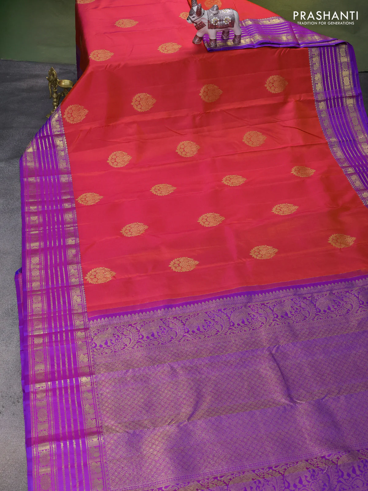 Pure kanchipuram silk saree dual shade of pinkish orange and purple with zari woven buttas and rich zari woven border - Image 2